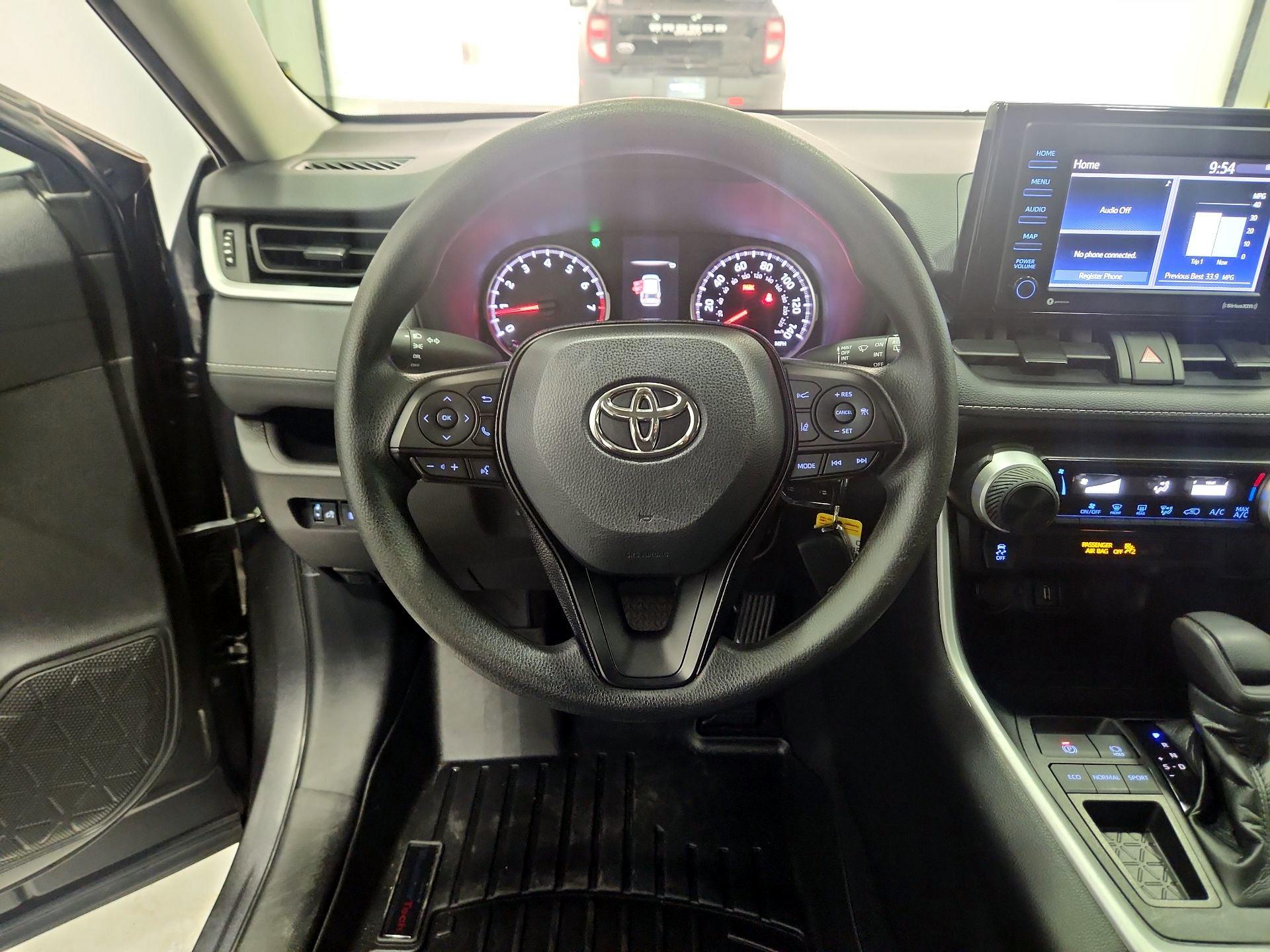 Thumbnail: 2021 Toyota RAV4 - 10