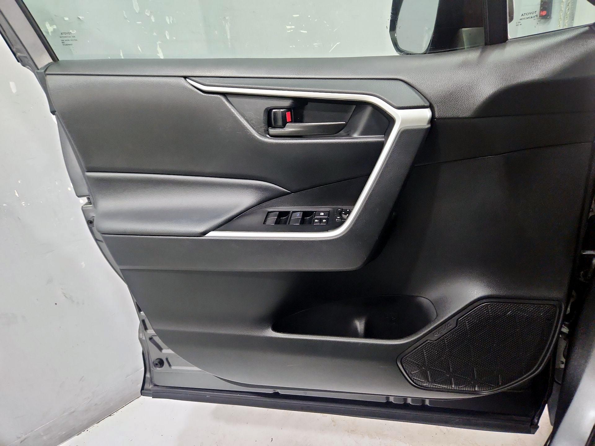 Thumbnail: 2021 Toyota RAV4 - 12