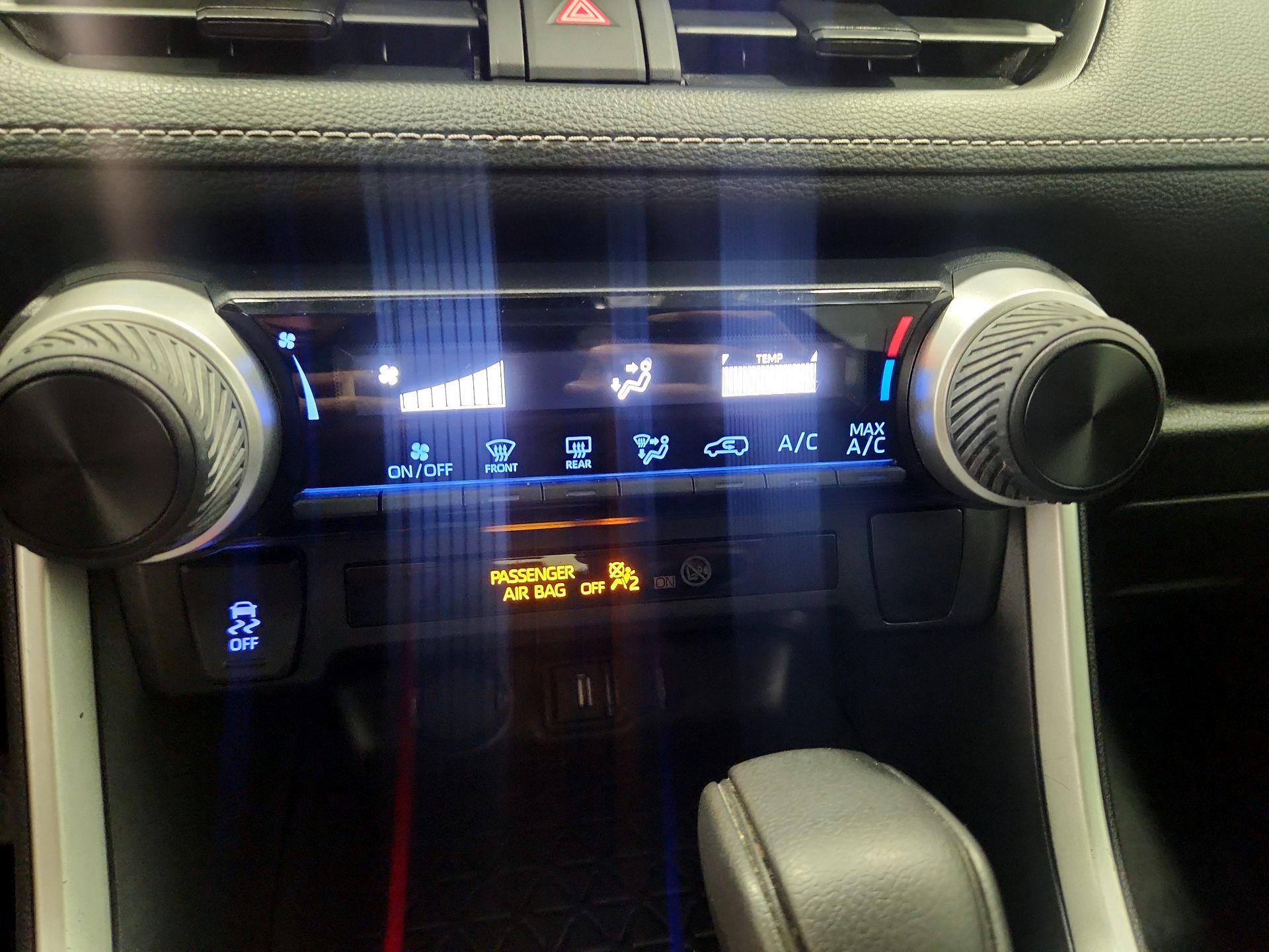 Thumbnail: 2021 Toyota RAV4 - 16