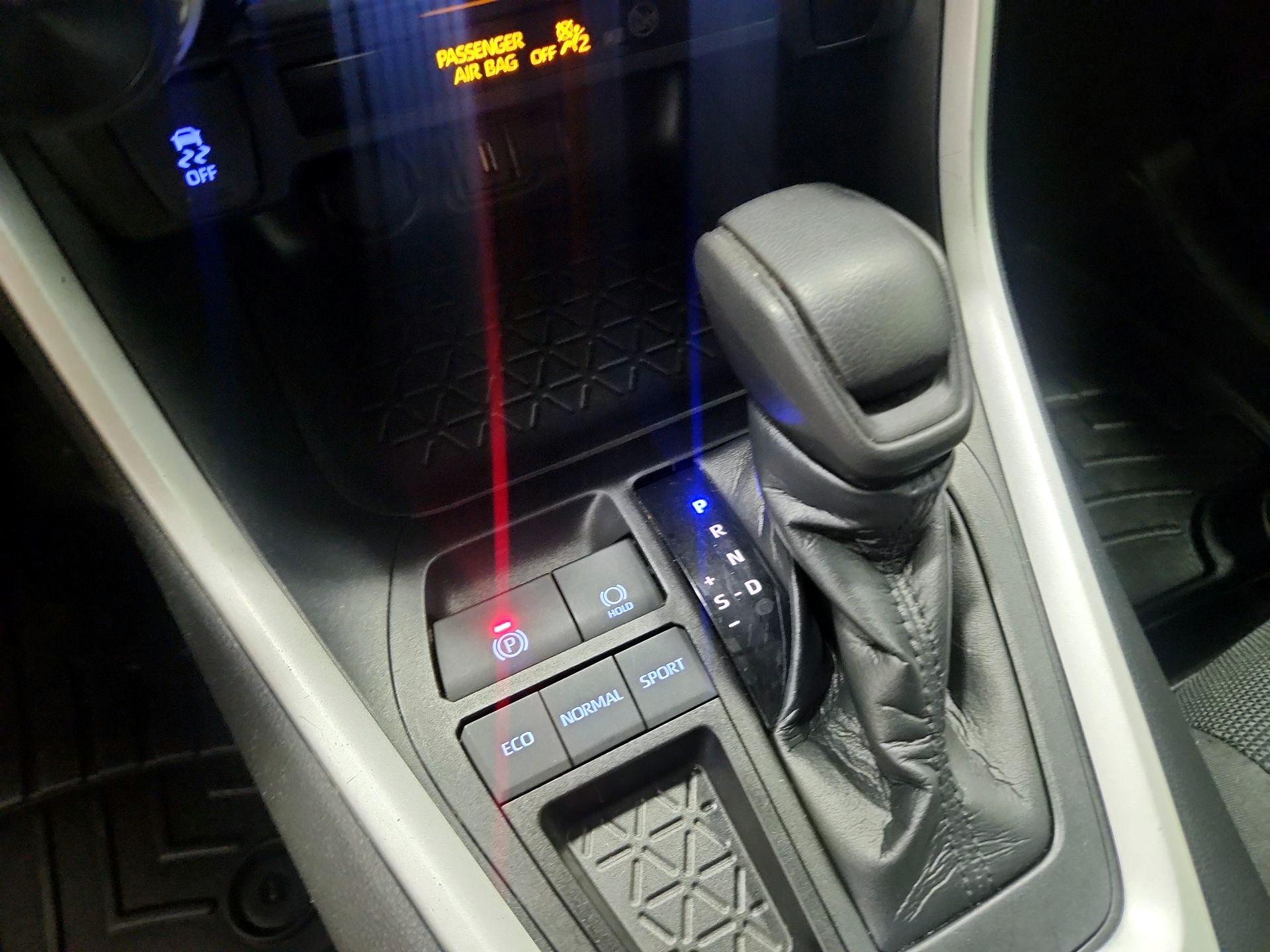 Thumbnail: 2021 Toyota RAV4 - 17