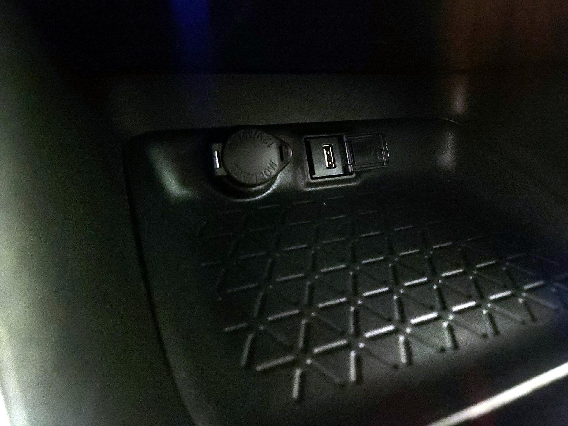 Thumbnail: 2021 Toyota RAV4 - 18