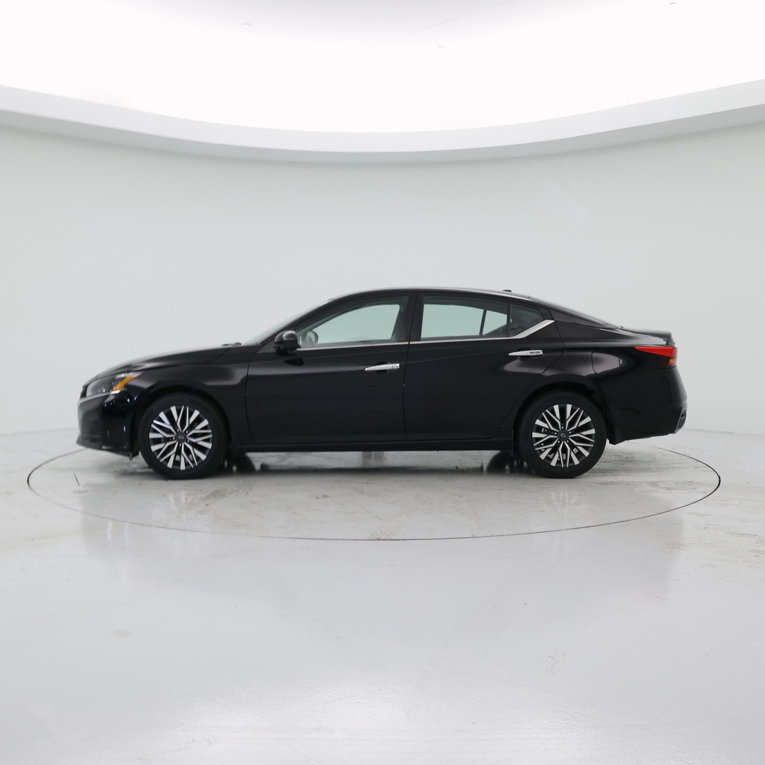 Thumbnail: 2023 Nissan Altima - 3