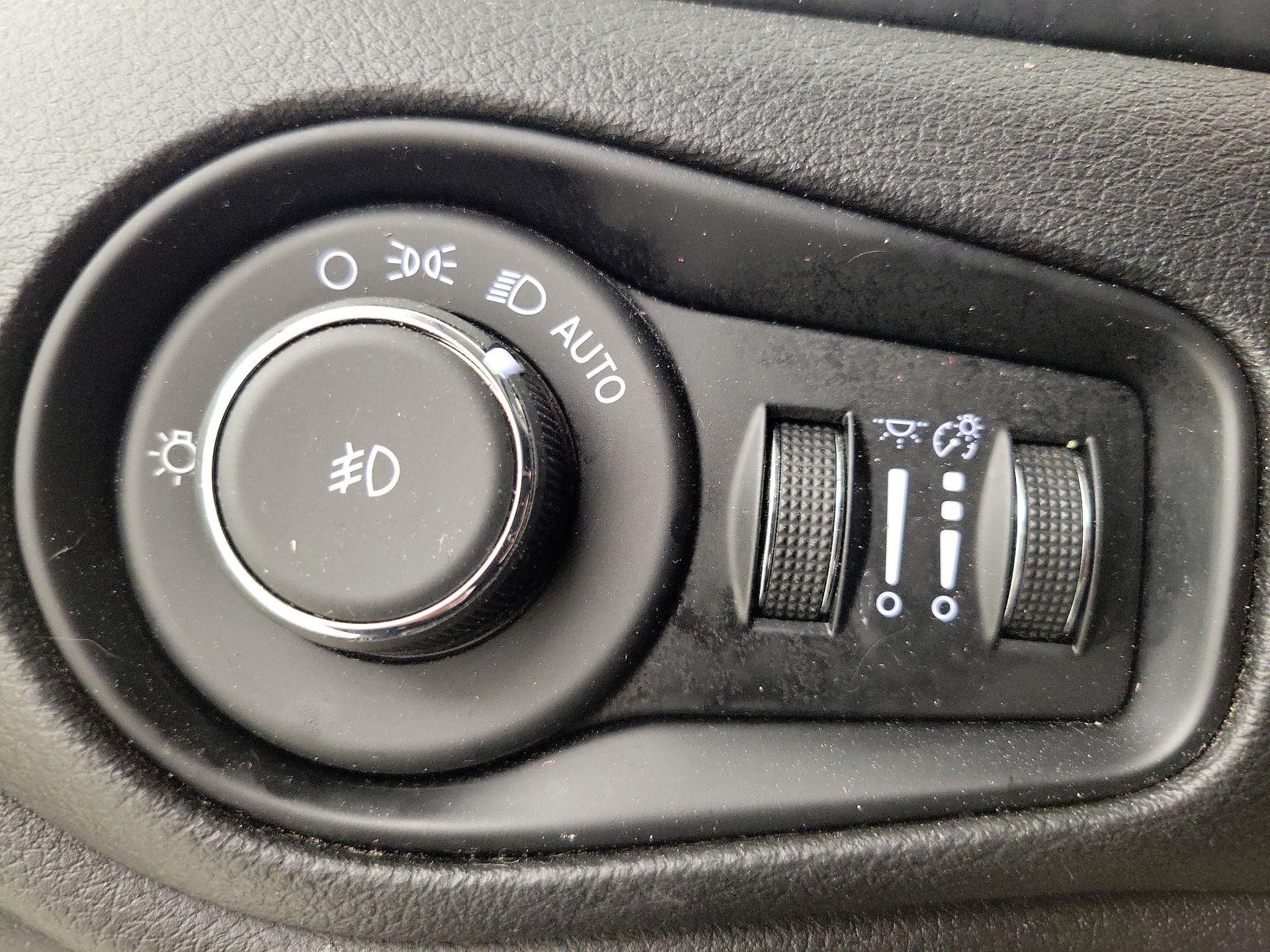 Thumbnail: 2017 Jeep Renegade - 13