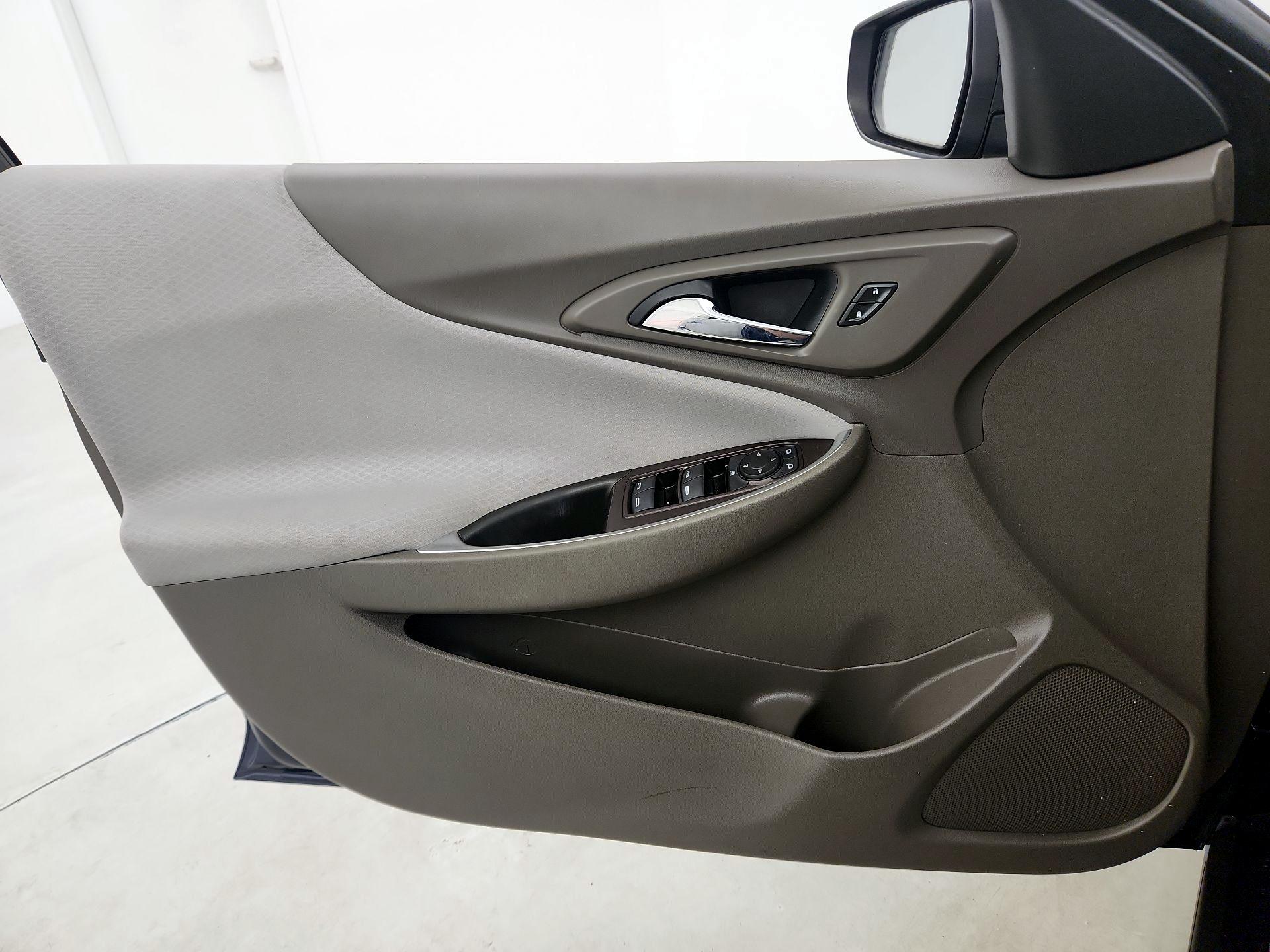 Thumbnail: 2021 Chevrolet Malibu - 12