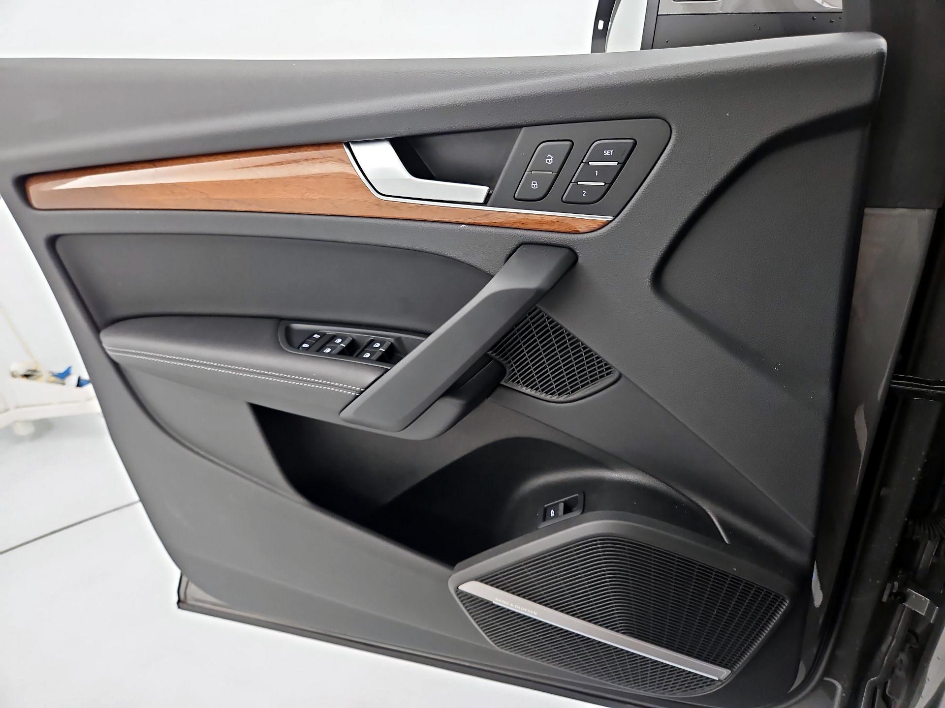 Thumbnail: 2023 Audi Q5 - 12