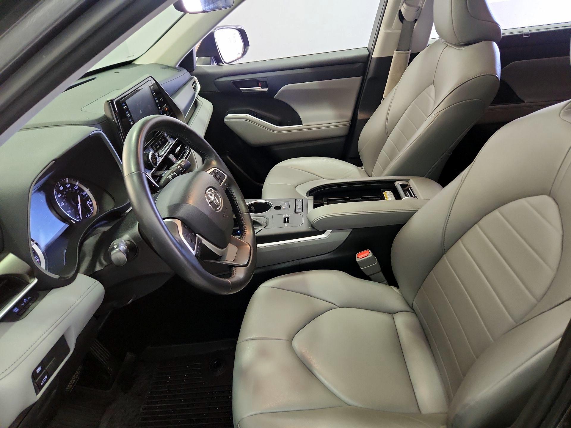 Thumbnail: 2022 Toyota Highlander - 11