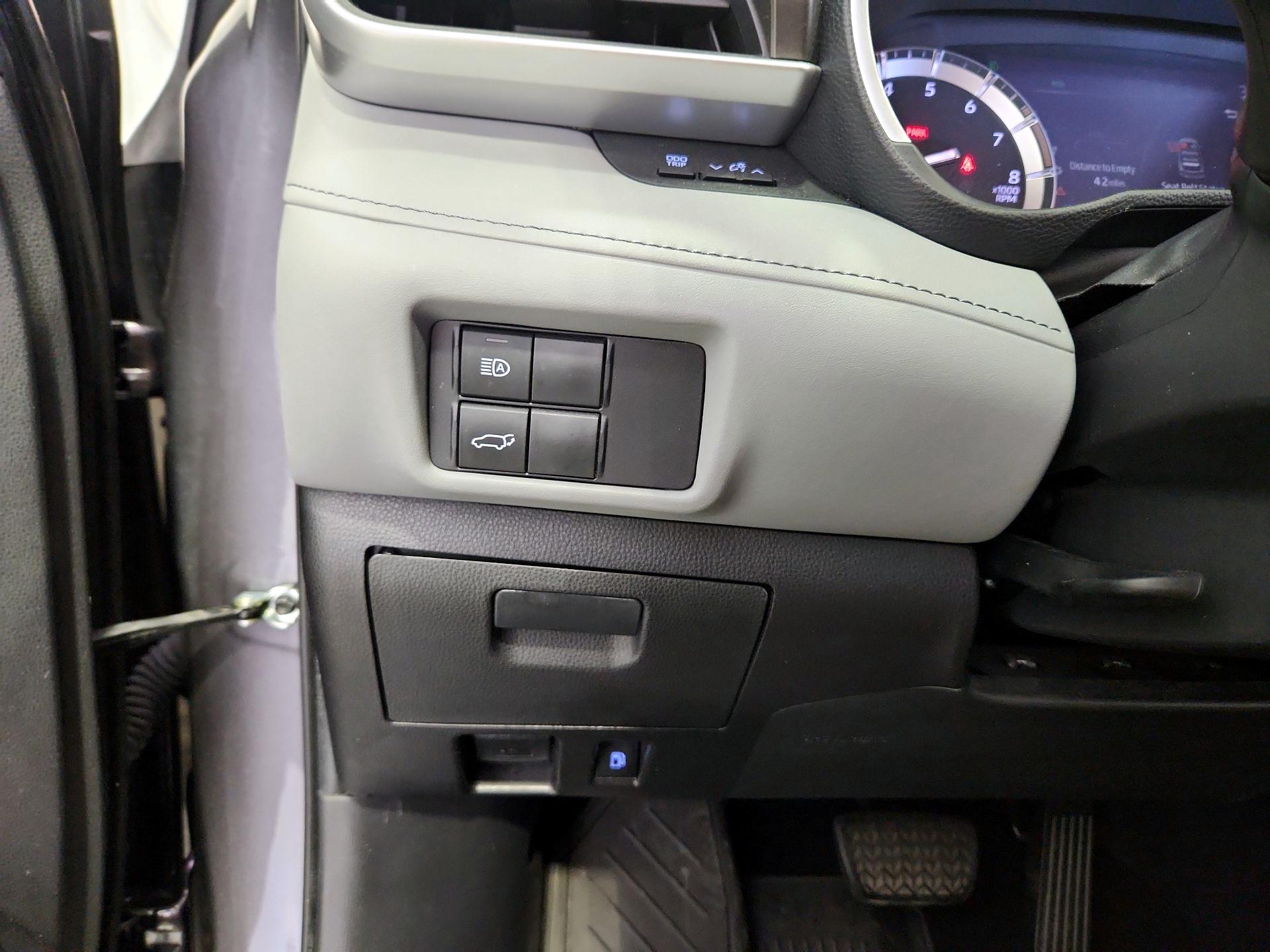 Thumbnail: 2022 Toyota Highlander - 13