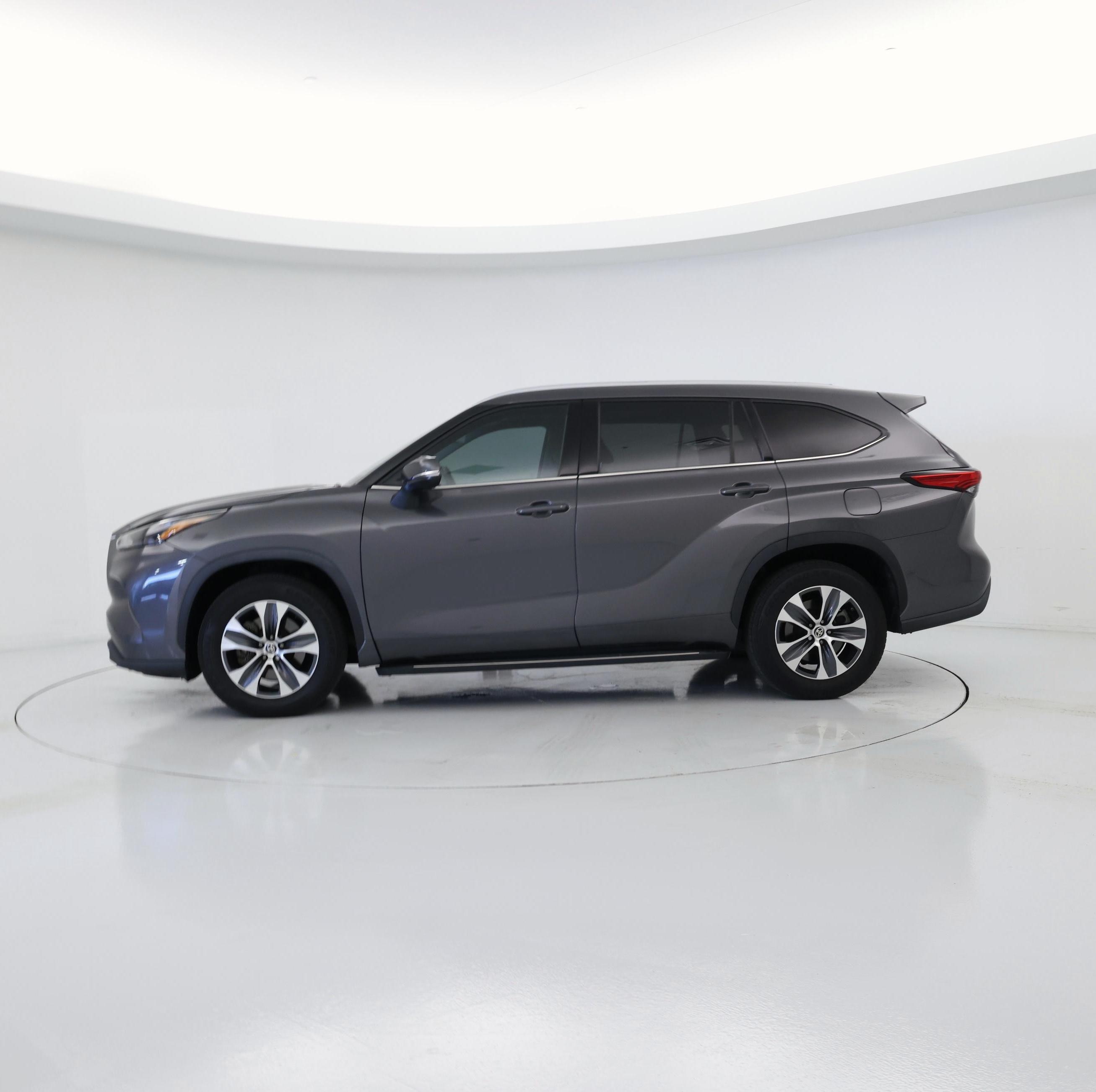 Thumbnail: 2022 Toyota Highlander - 3