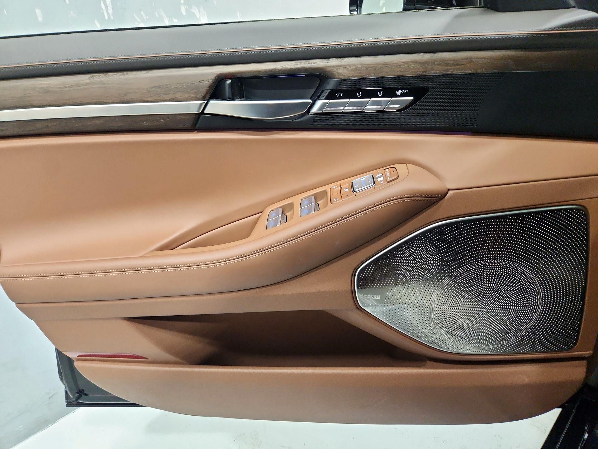 Thumbnail: 2021 Genesis G90 - 12