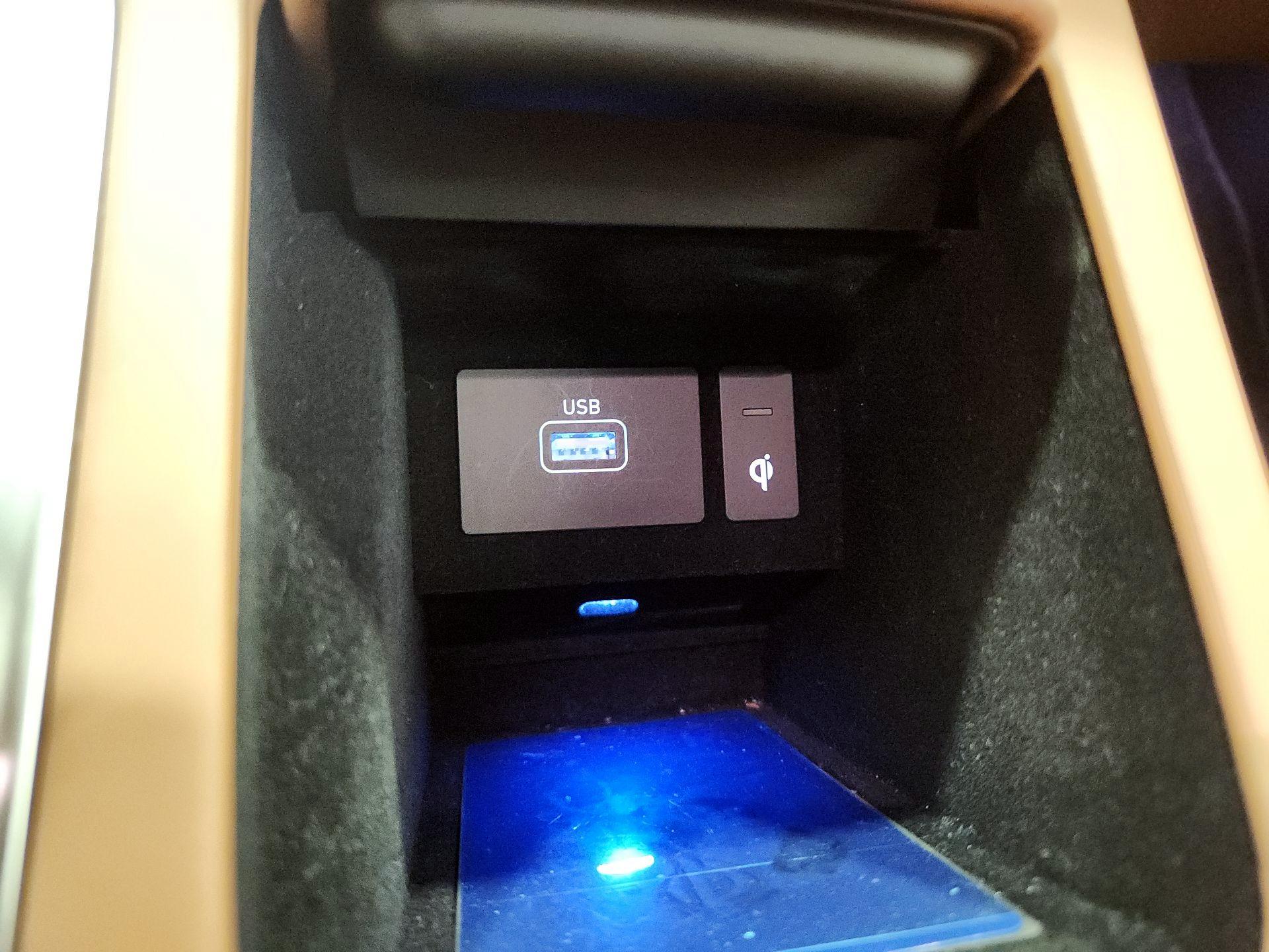 Thumbnail: 2021 Genesis G90 - 19