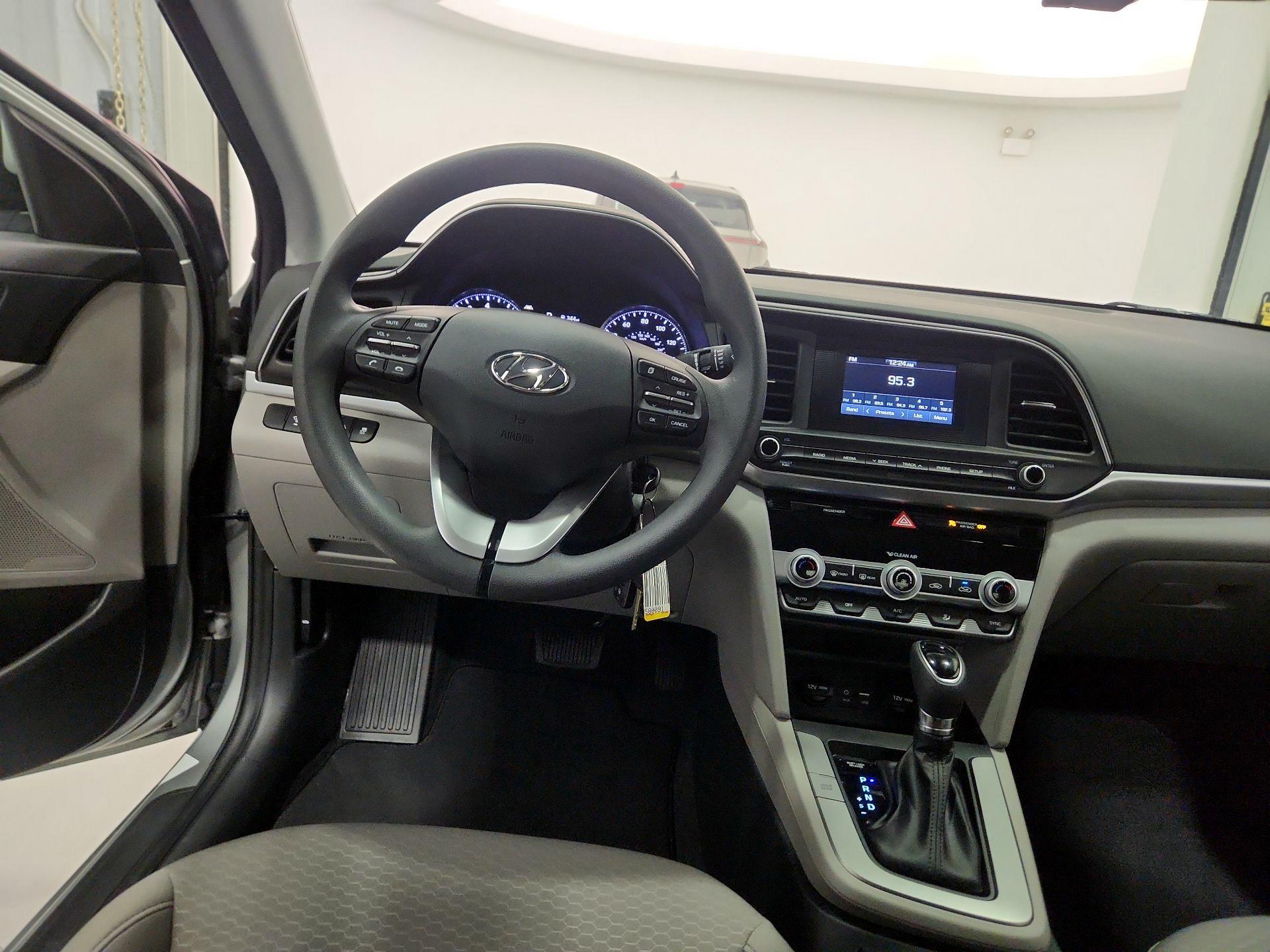 Thumbnail: 2020 Hyundai Elantra - 10