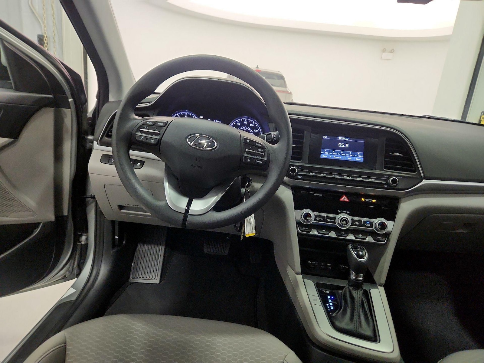 2020 Hyundai Elantra SE - Photo 11