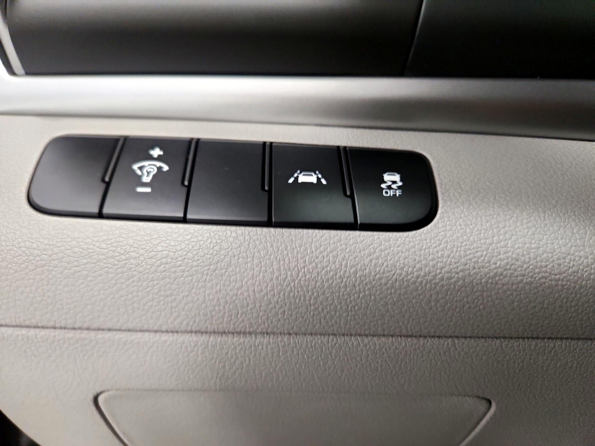 Thumbnail: 2020 Hyundai Elantra - 13