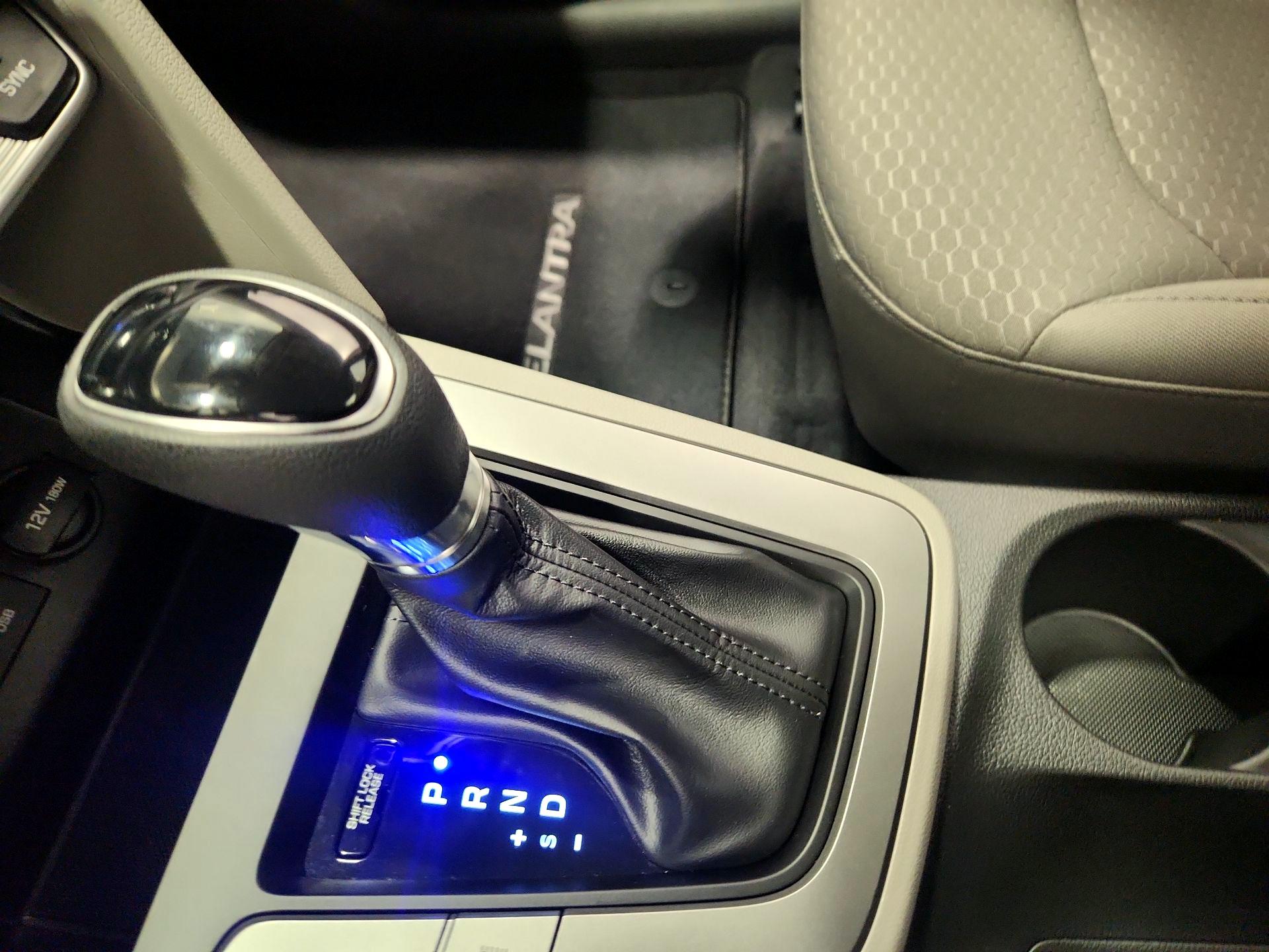 Thumbnail: 2020 Hyundai Elantra - 17