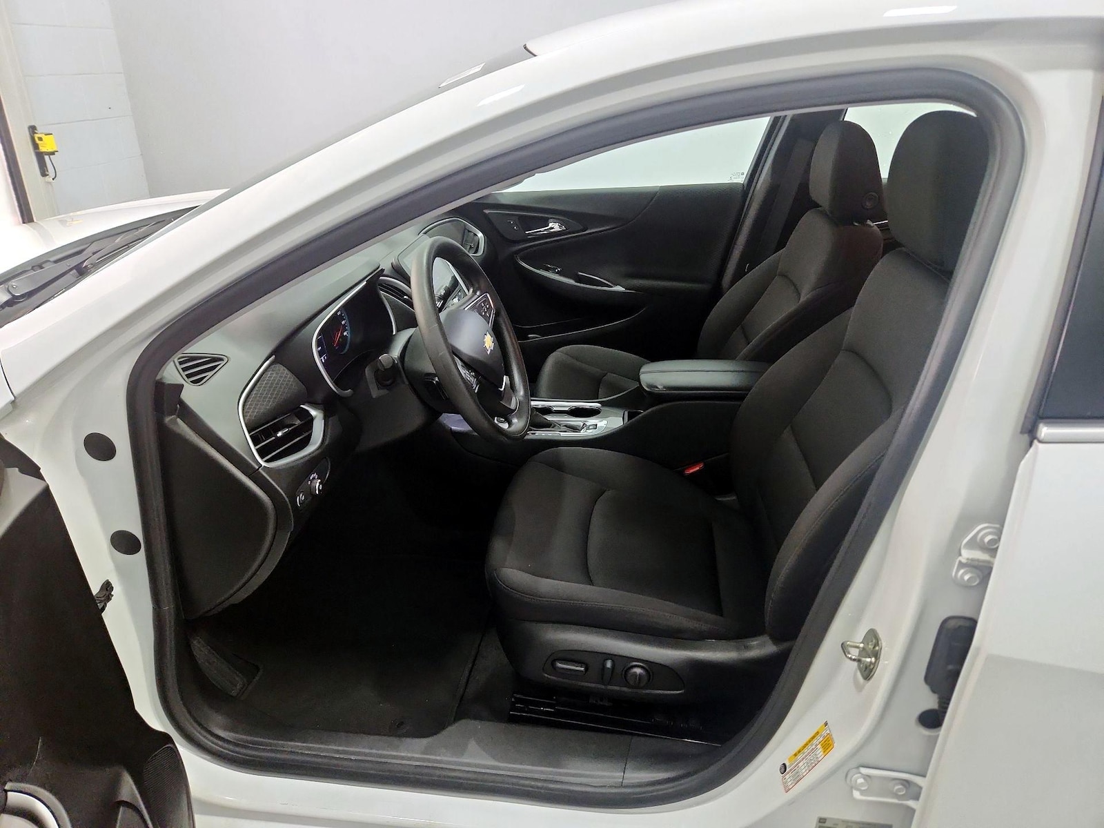 2023 Chevrolet Malibu 1LT - Photo 12