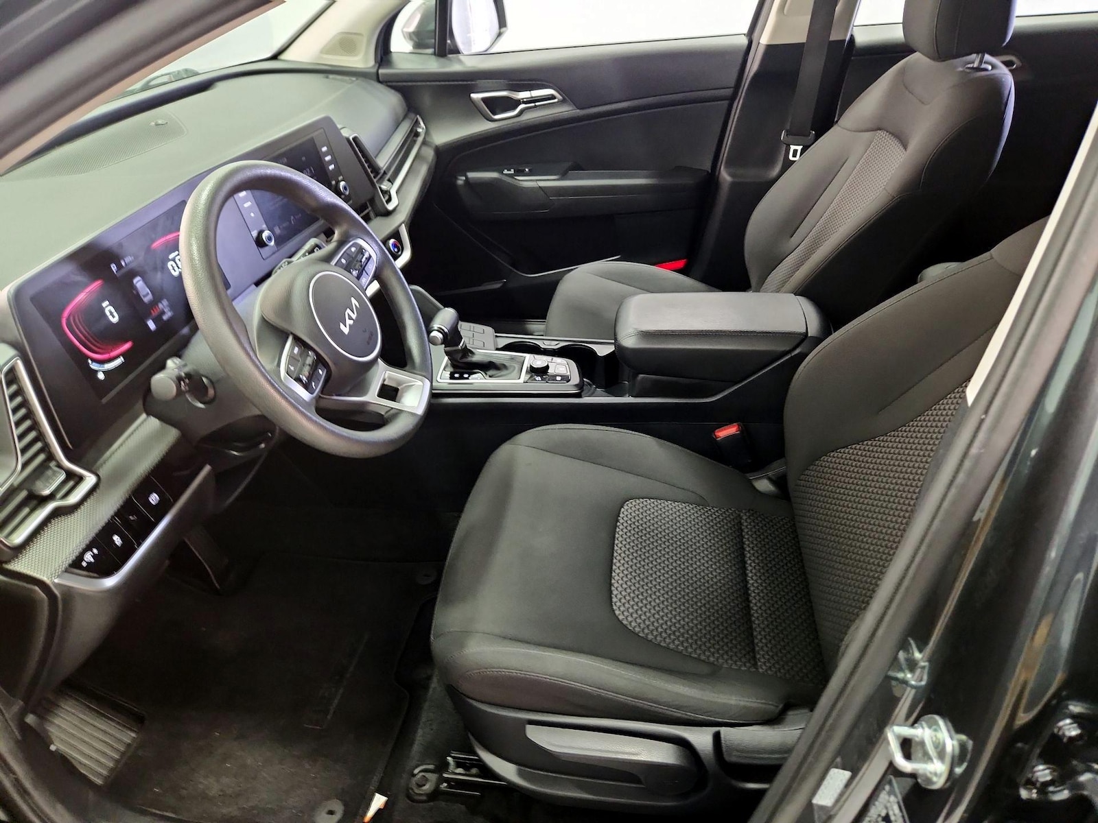 2024 Kia Sportage LX - Photo 12