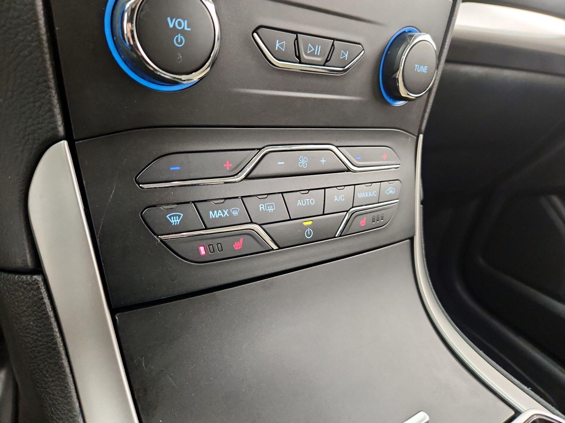 Thumbnail: 2020 Ford Edge - 17