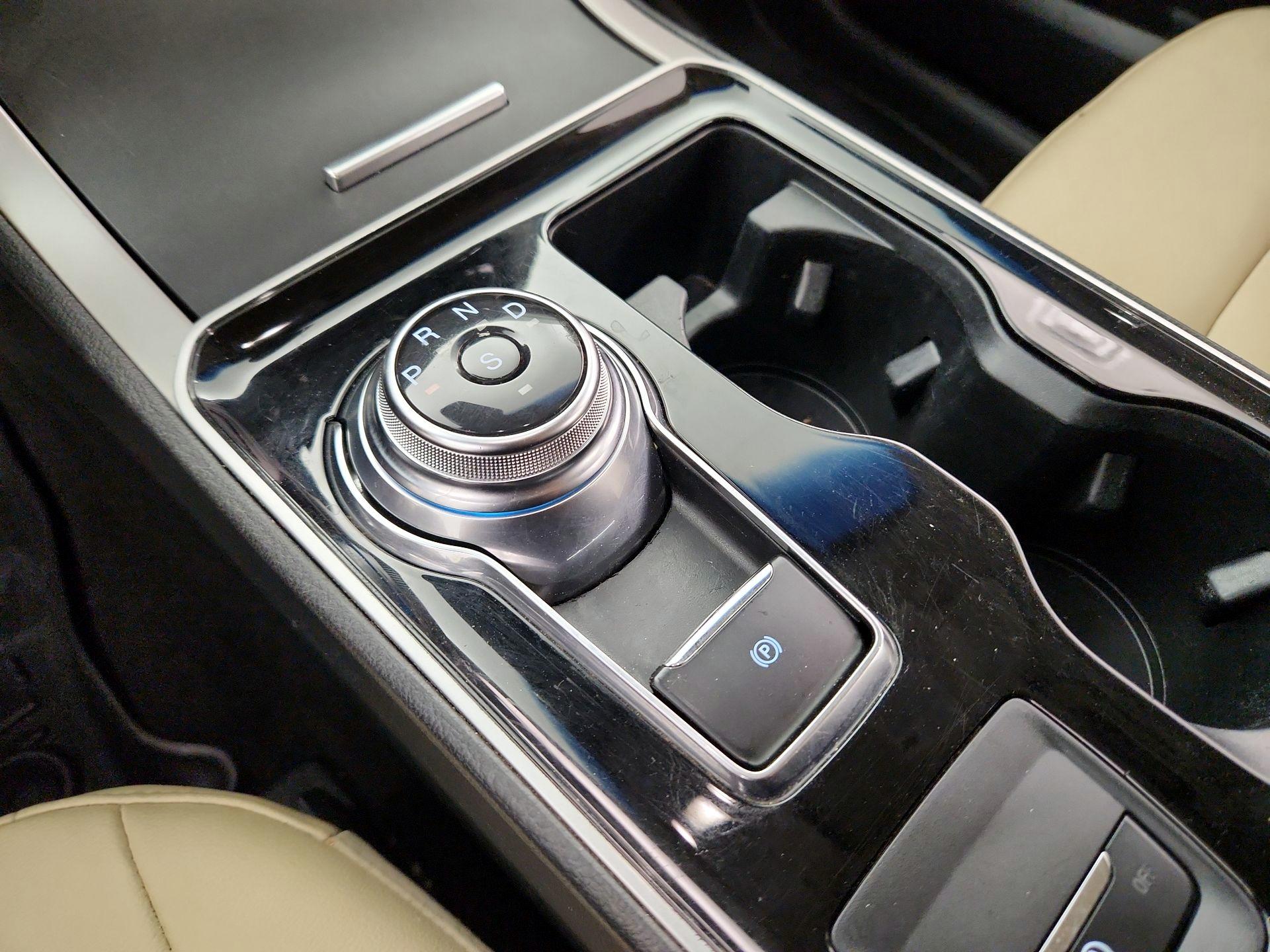 Thumbnail: 2020 Ford Edge - 18