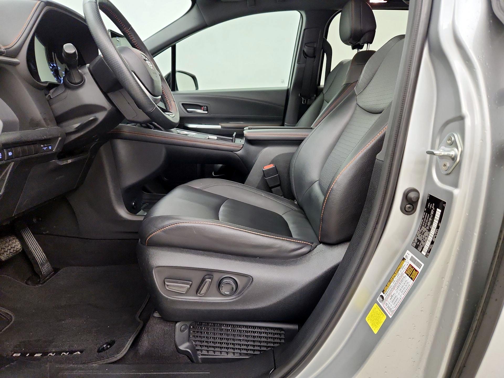 Thumbnail: 2022 Toyota Sienna - 9