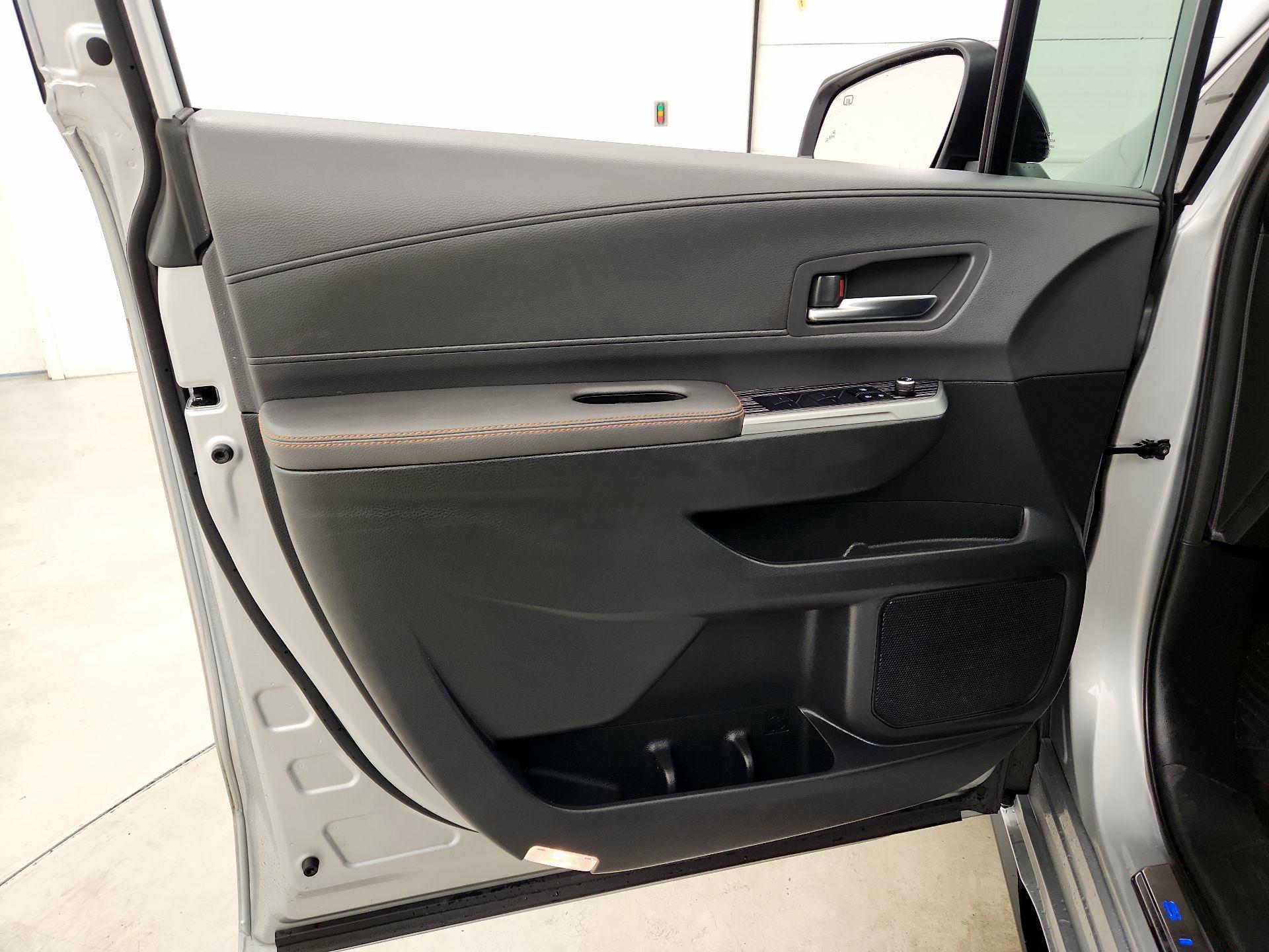 Thumbnail: 2022 Toyota Sienna - 10