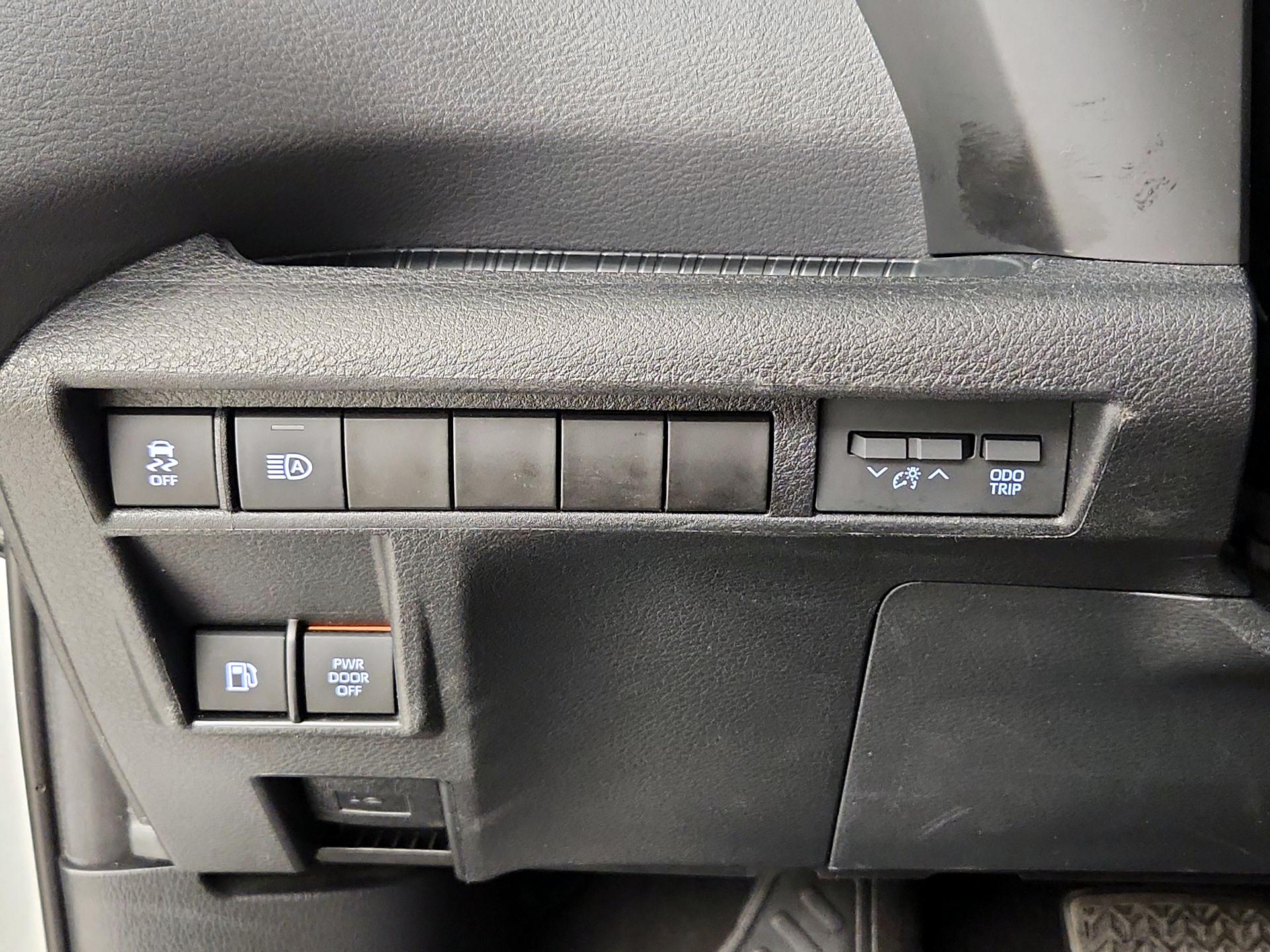 Thumbnail: 2022 Toyota Sienna - 11