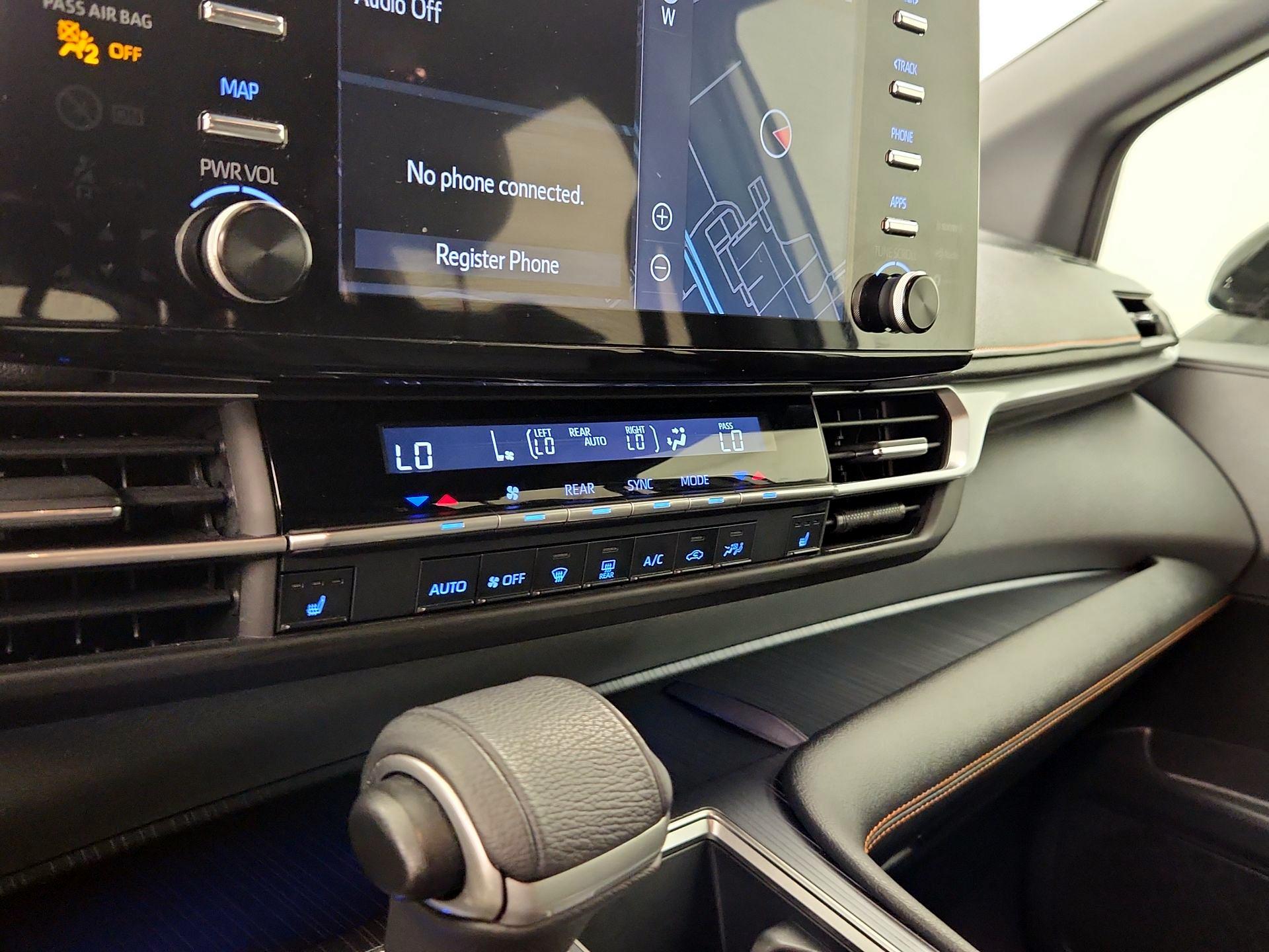 Thumbnail: 2022 Toyota Sienna - 15