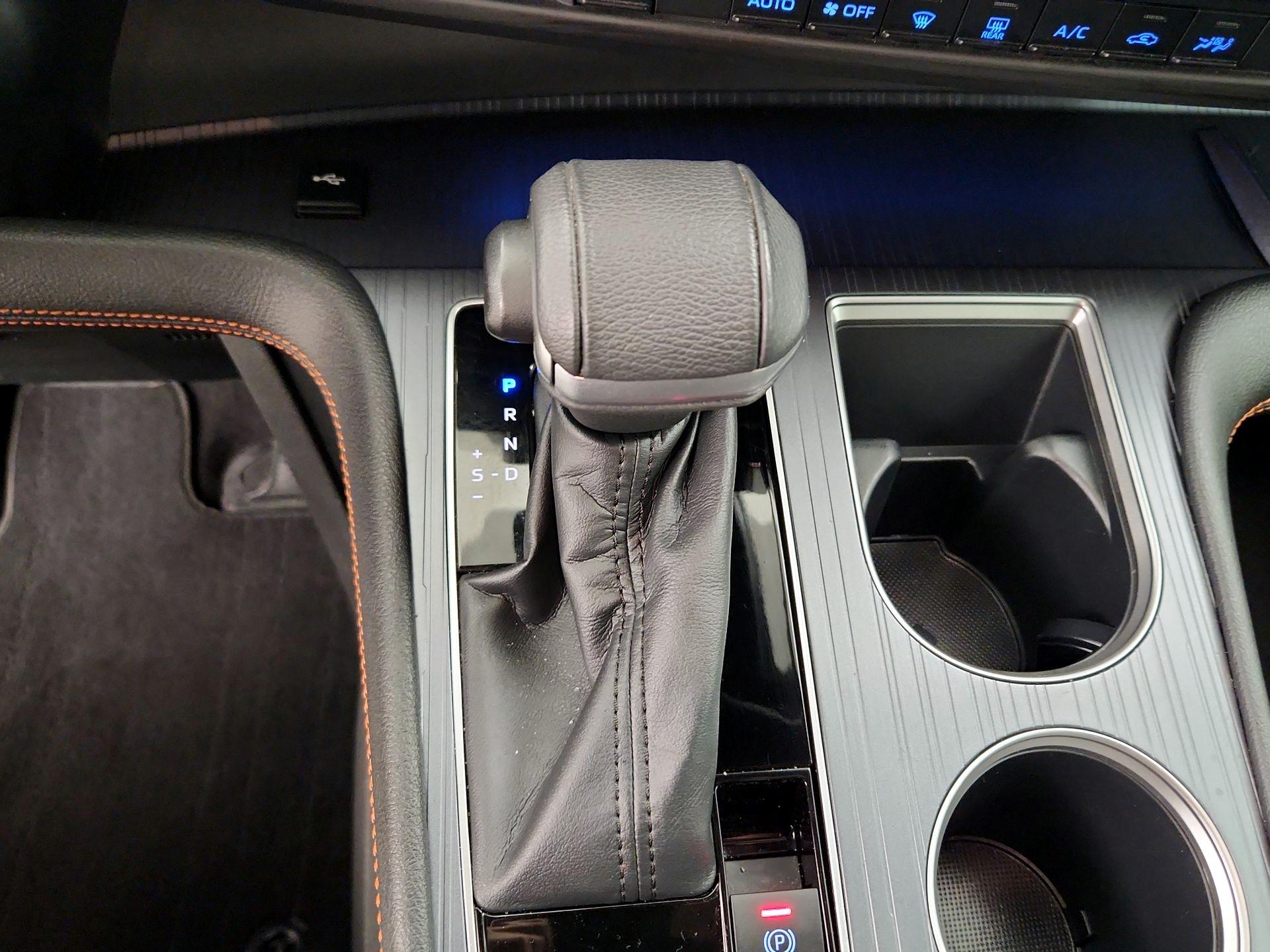 Thumbnail: 2022 Toyota Sienna - 16