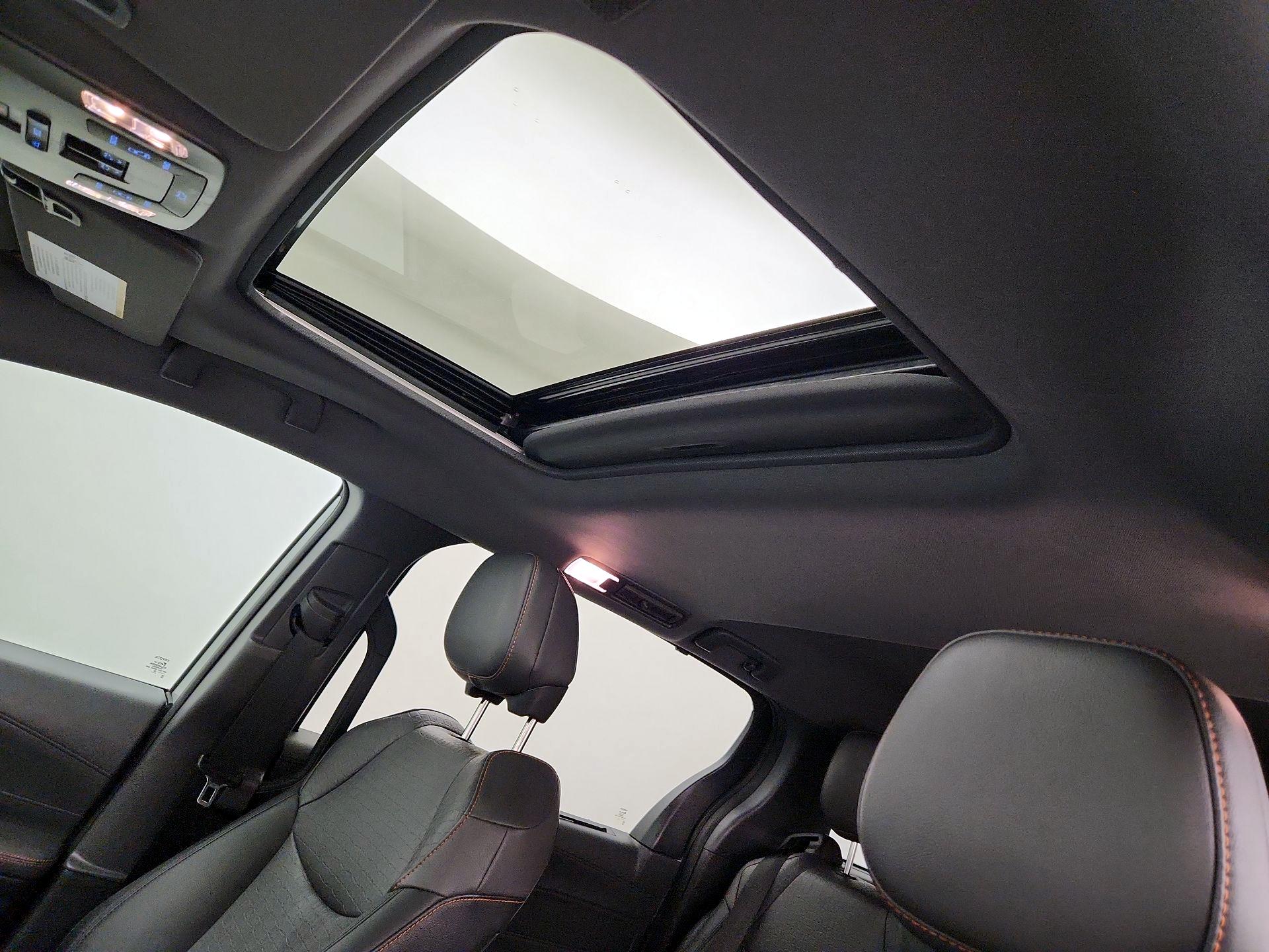 Thumbnail: 2022 Toyota Sienna - 18