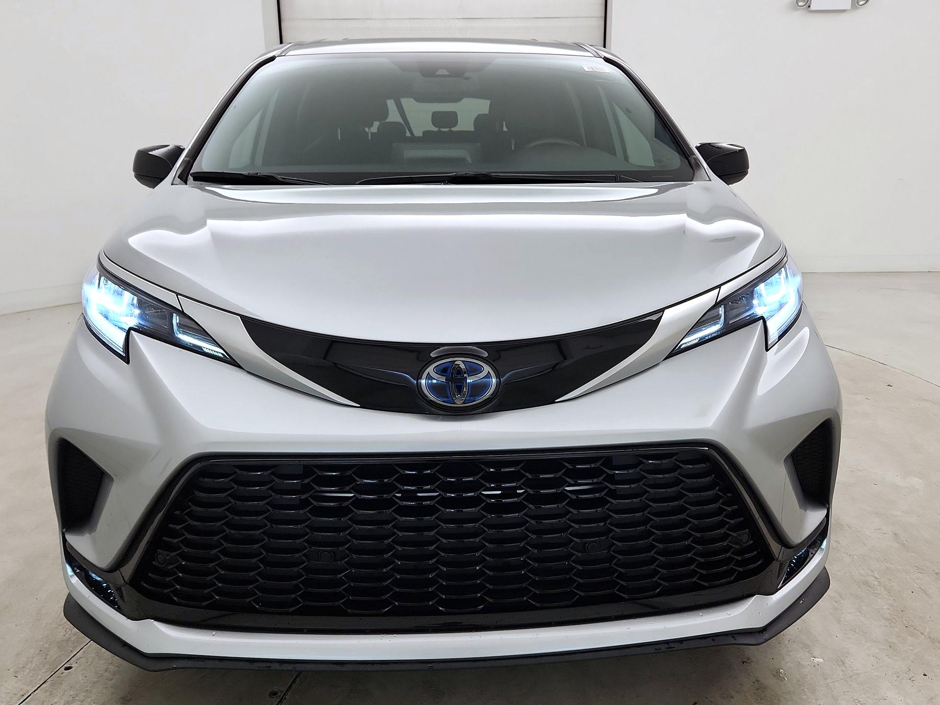 Thumbnail: 2022 Toyota Sienna - 2