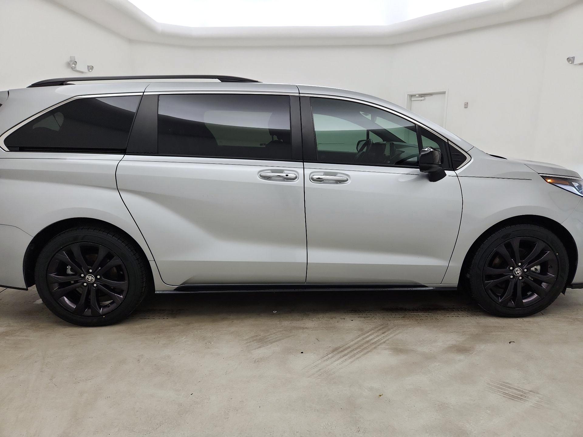 Thumbnail: 2022 Toyota Sienna - 4