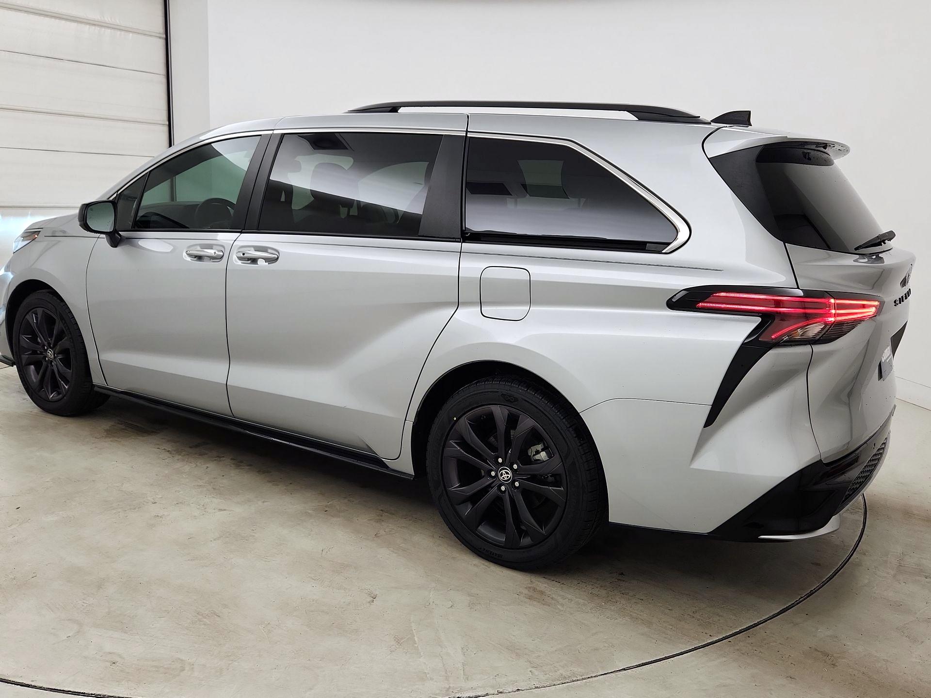 Thumbnail: 2022 Toyota Sienna - 7