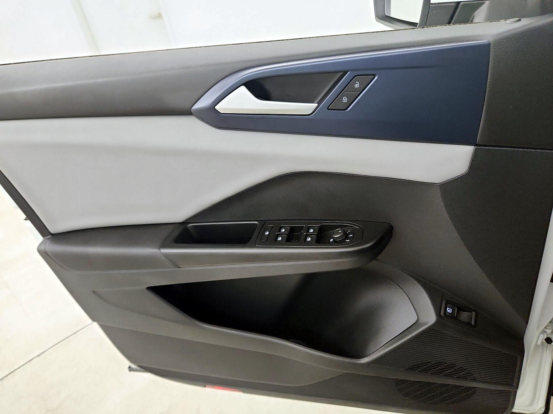 Thumbnail: 2022 Volkswagen Taos - 10