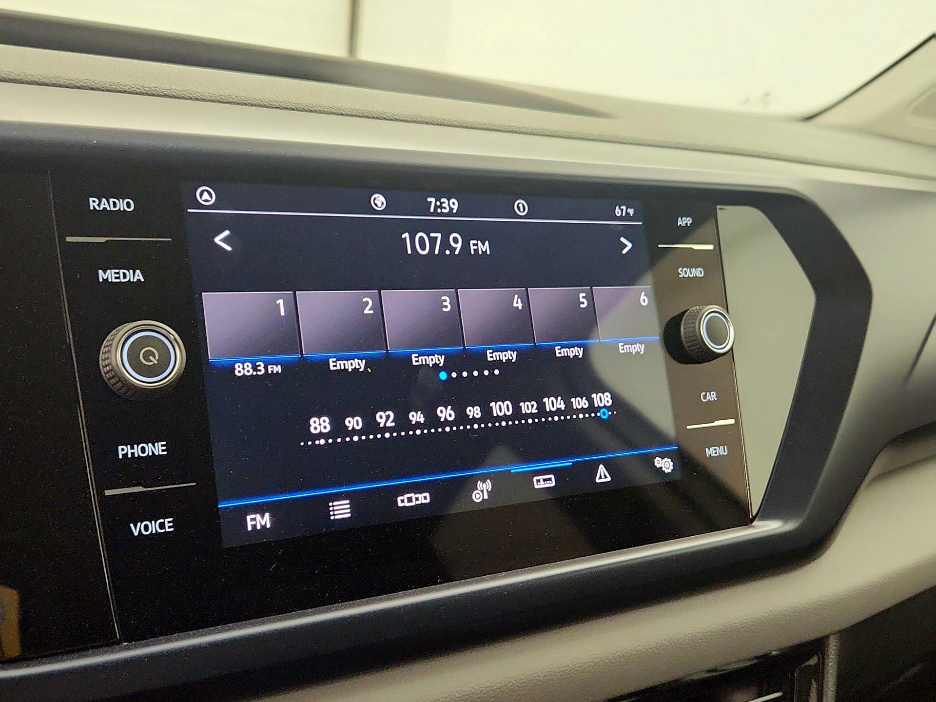 Thumbnail: 2022 Volkswagen Taos - 13