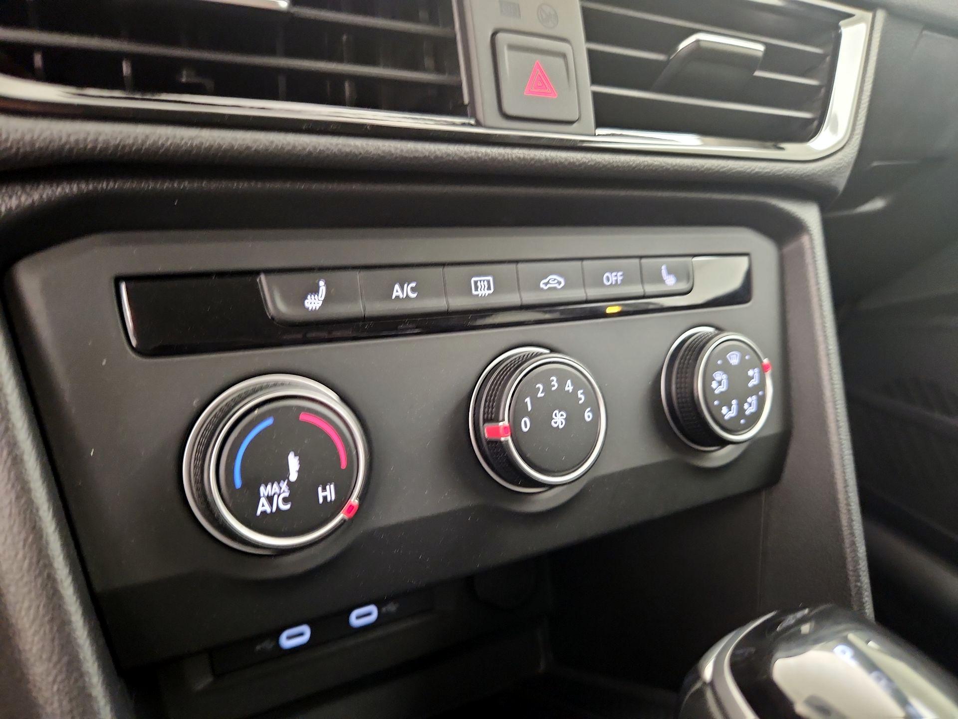 Thumbnail: 2022 Volkswagen Taos - 14