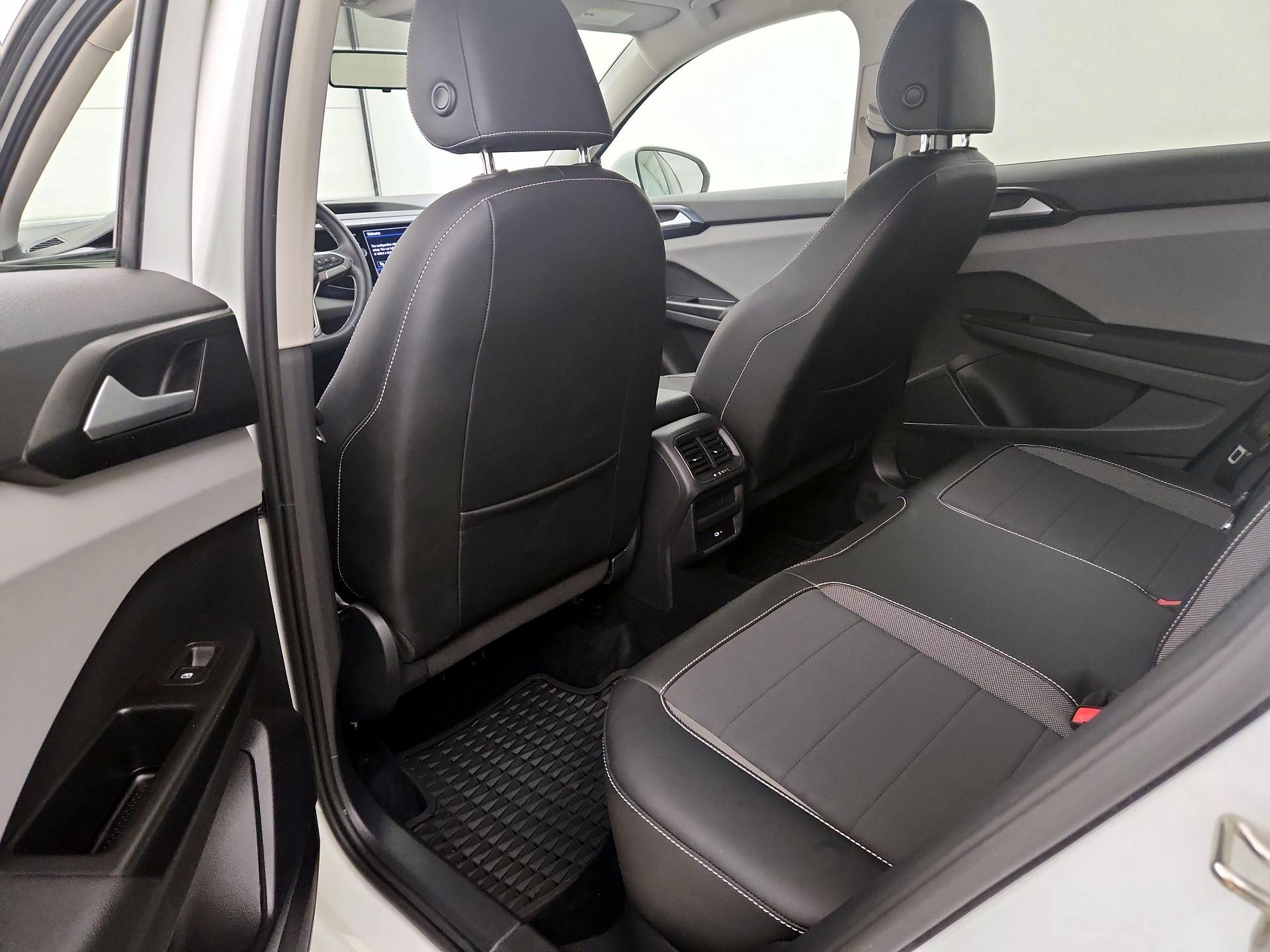 Thumbnail: 2022 Volkswagen Taos - 17