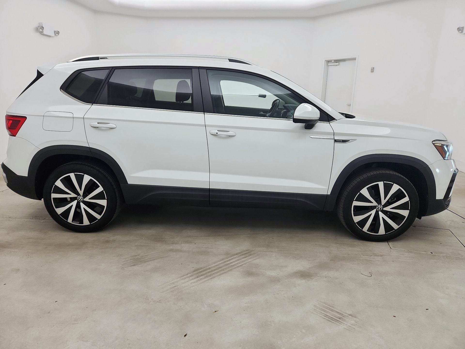 Thumbnail: 2022 Volkswagen Taos - 4