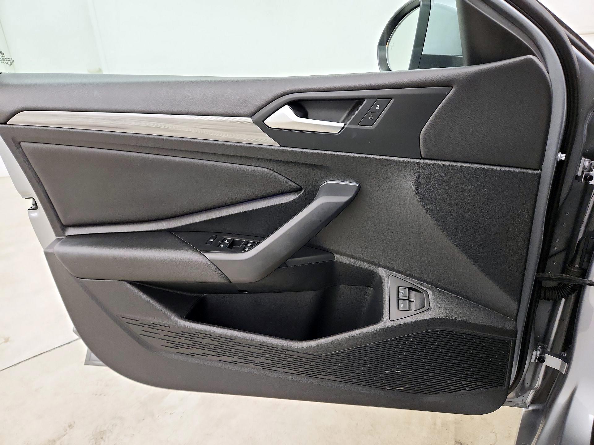 Thumbnail: 2021 Volkswagen Jetta - 10