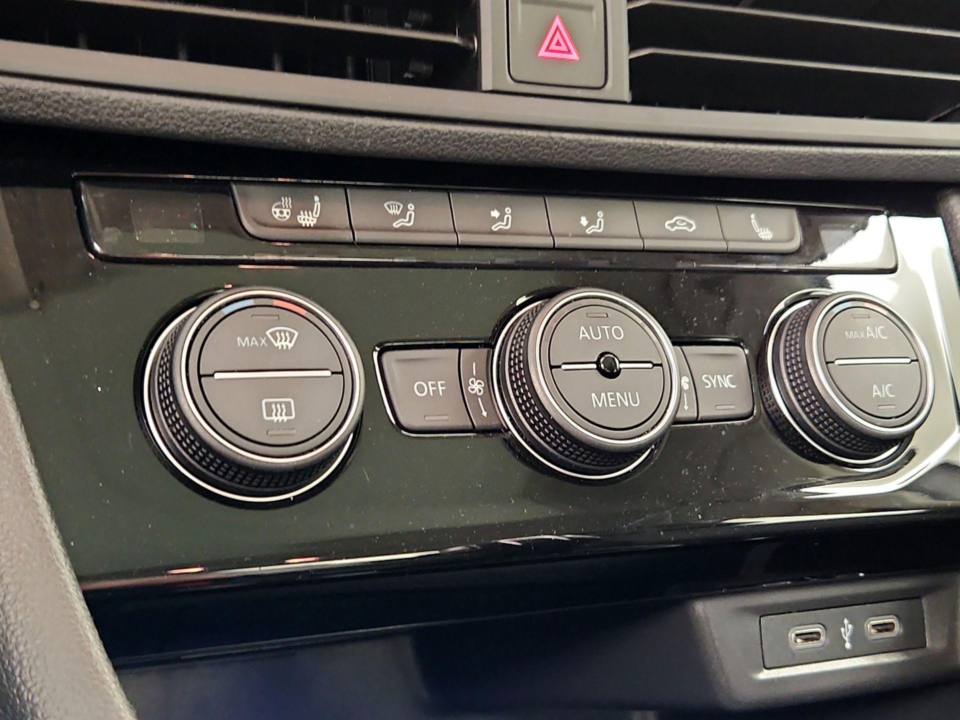 Thumbnail: 2021 Volkswagen Jetta - 14