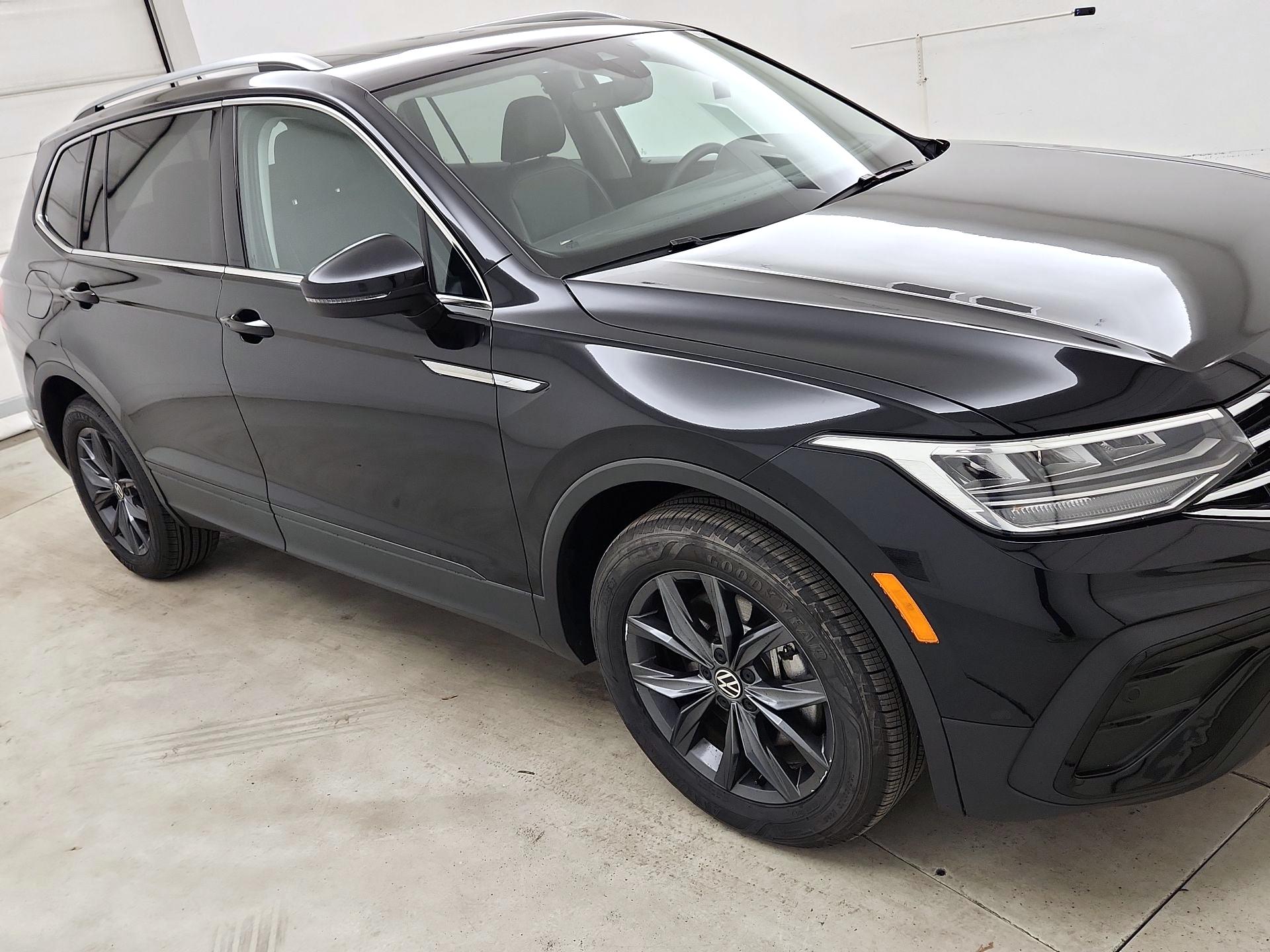 Thumbnail: 2022 Volkswagen Tiguan - 1