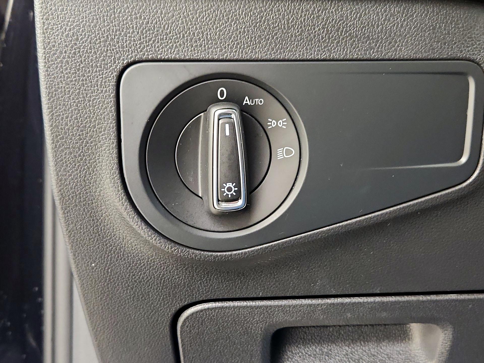 Thumbnail: 2022 Volkswagen Tiguan - 11