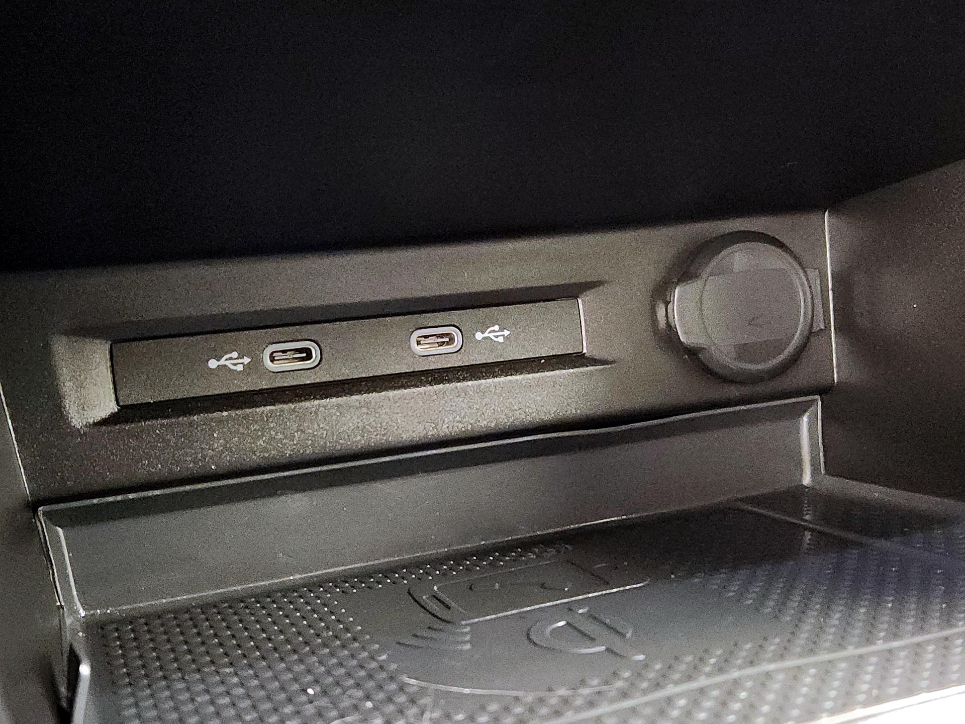 Thumbnail: 2022 Volkswagen Tiguan - 16