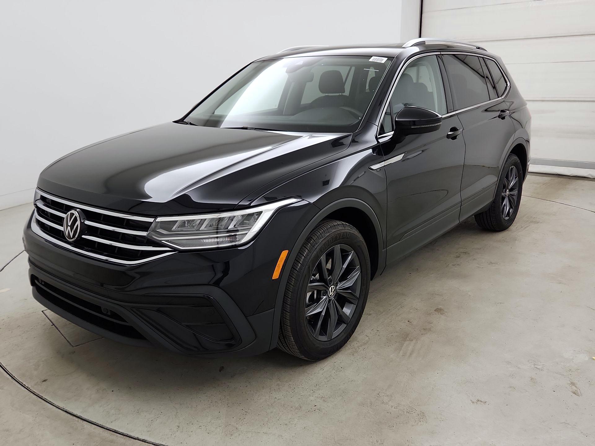 Thumbnail: 2022 Volkswagen Tiguan - 3