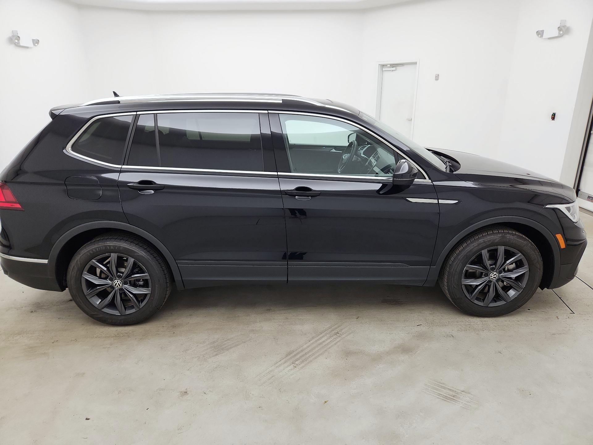 Thumbnail: 2022 Volkswagen Tiguan - 4