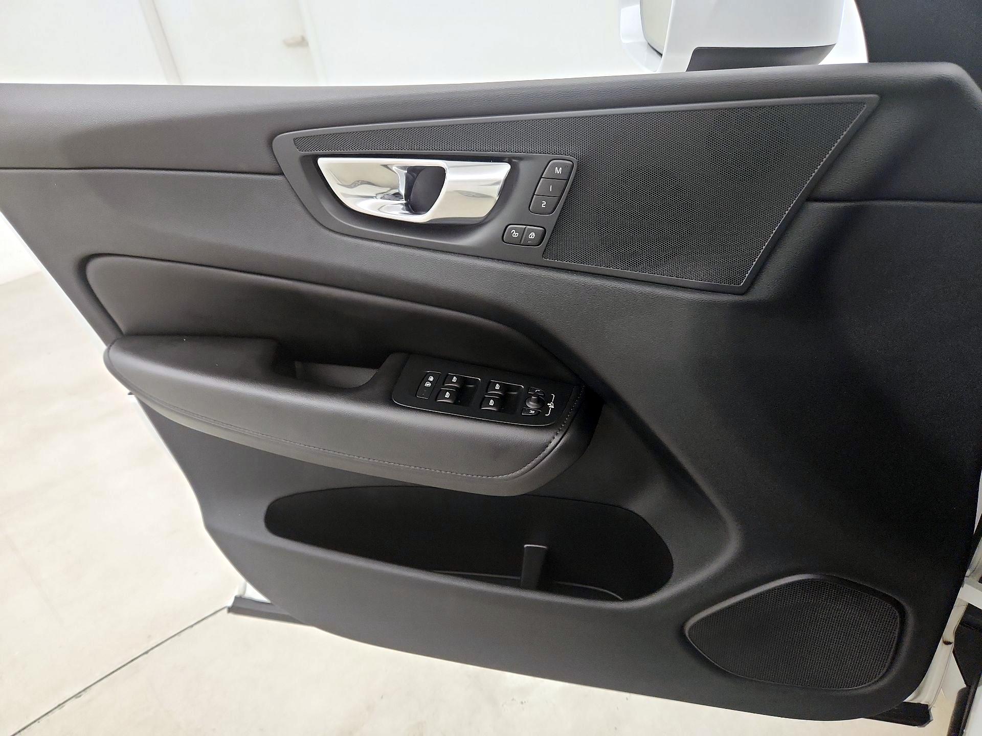 Thumbnail: 2023 Volvo XC60 - 10