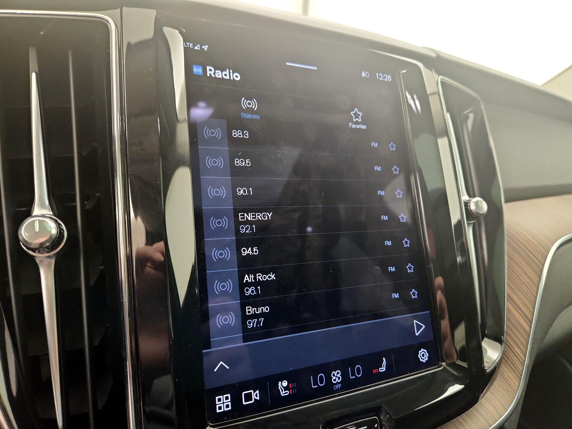 Thumbnail: 2023 Volvo XC60 - 14