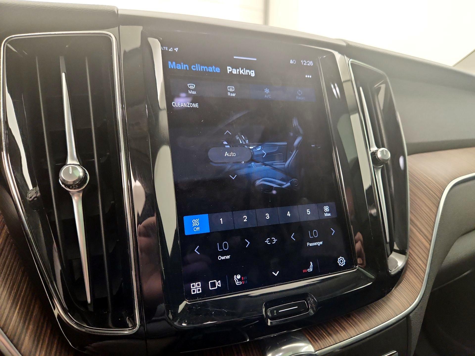 Thumbnail: 2023 Volvo XC60 - 15