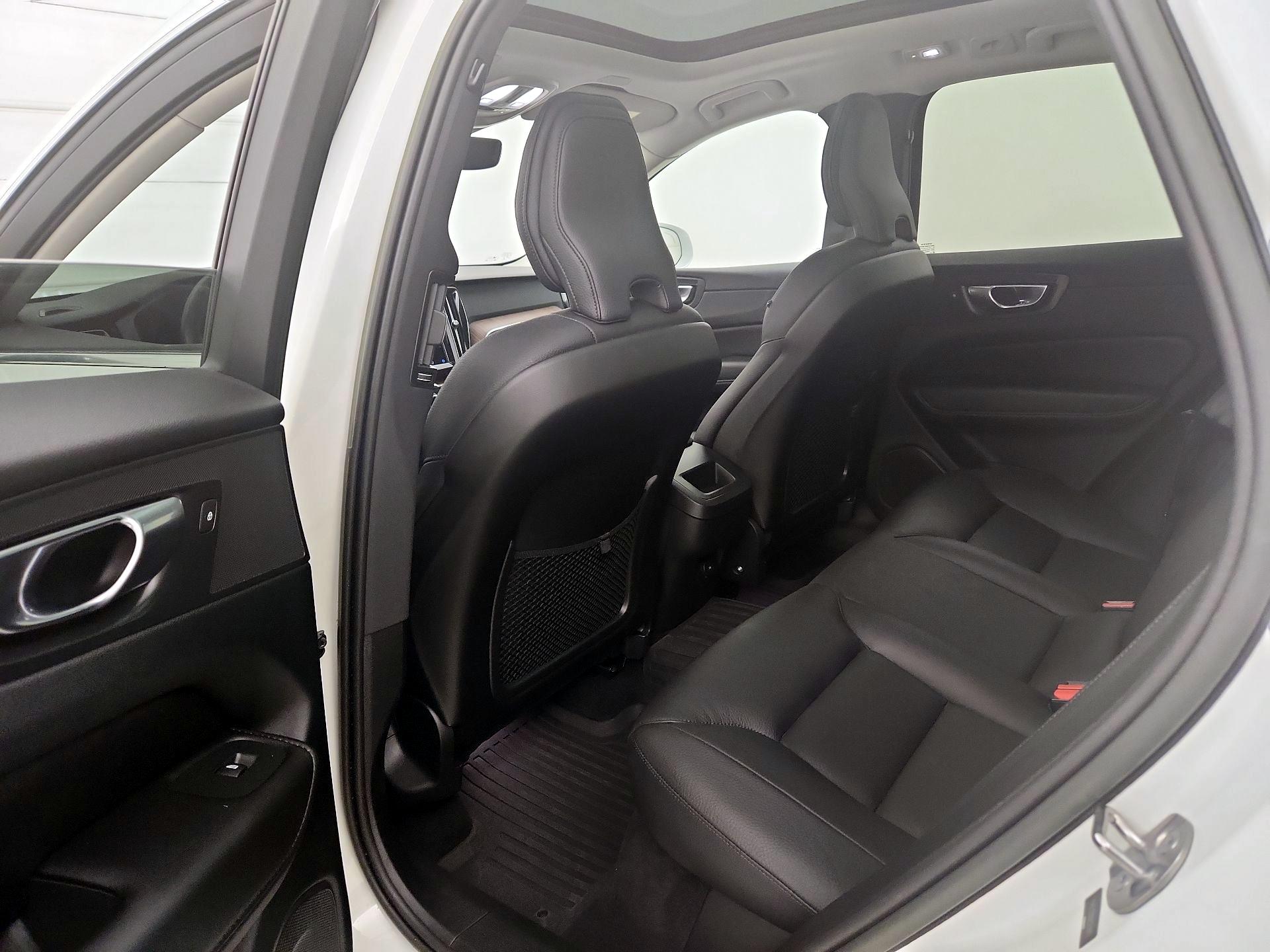 Thumbnail: 2023 Volvo XC60 - 19