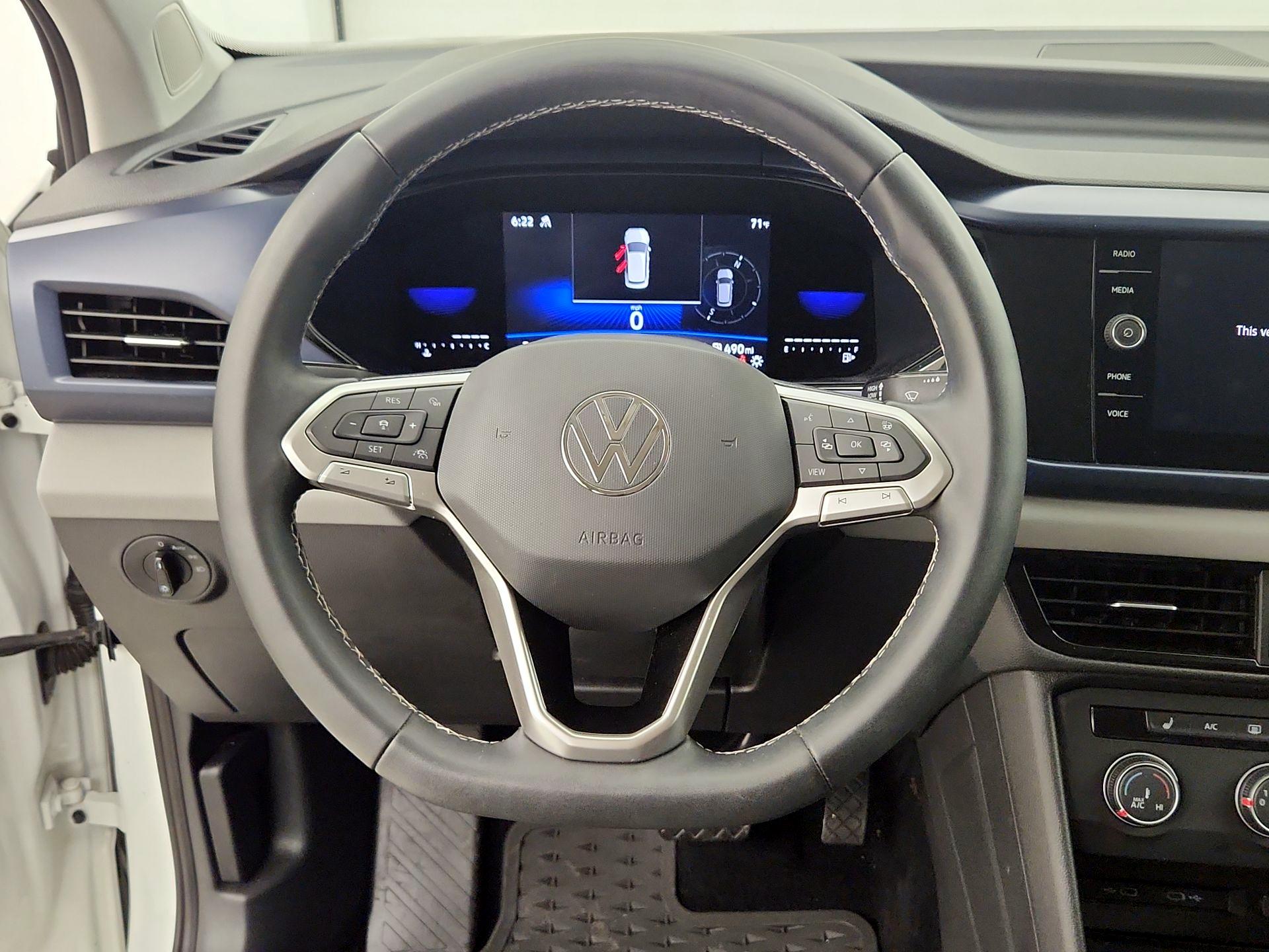 Thumbnail: 2022 Volkswagen Taos - 10