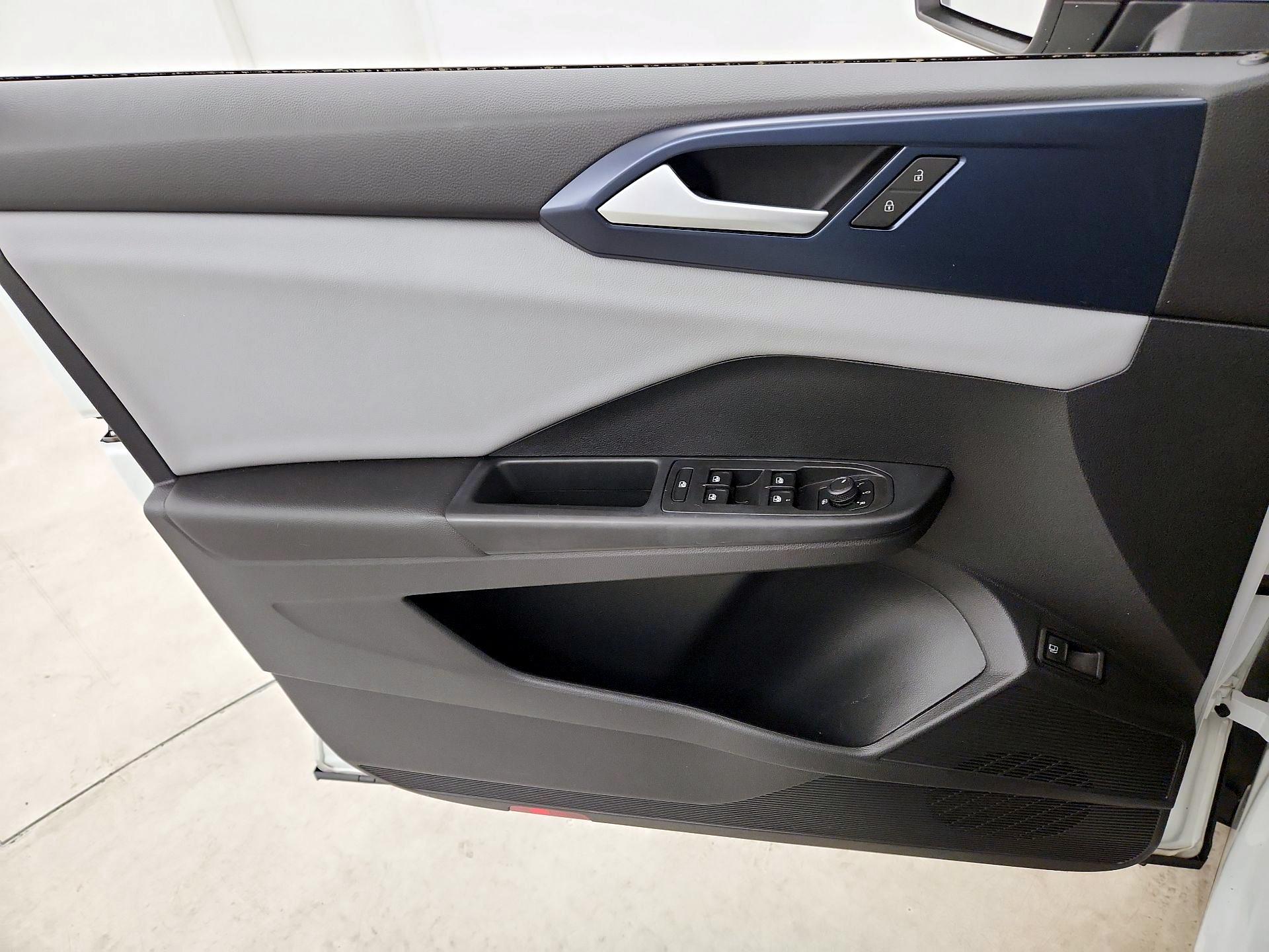 Thumbnail: 2022 Volkswagen Taos - 12