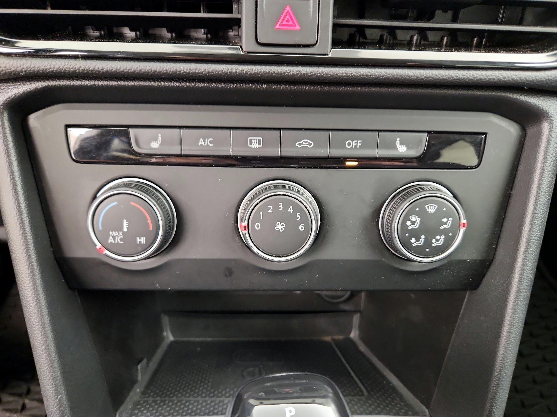 Thumbnail: 2022 Volkswagen Taos - 16